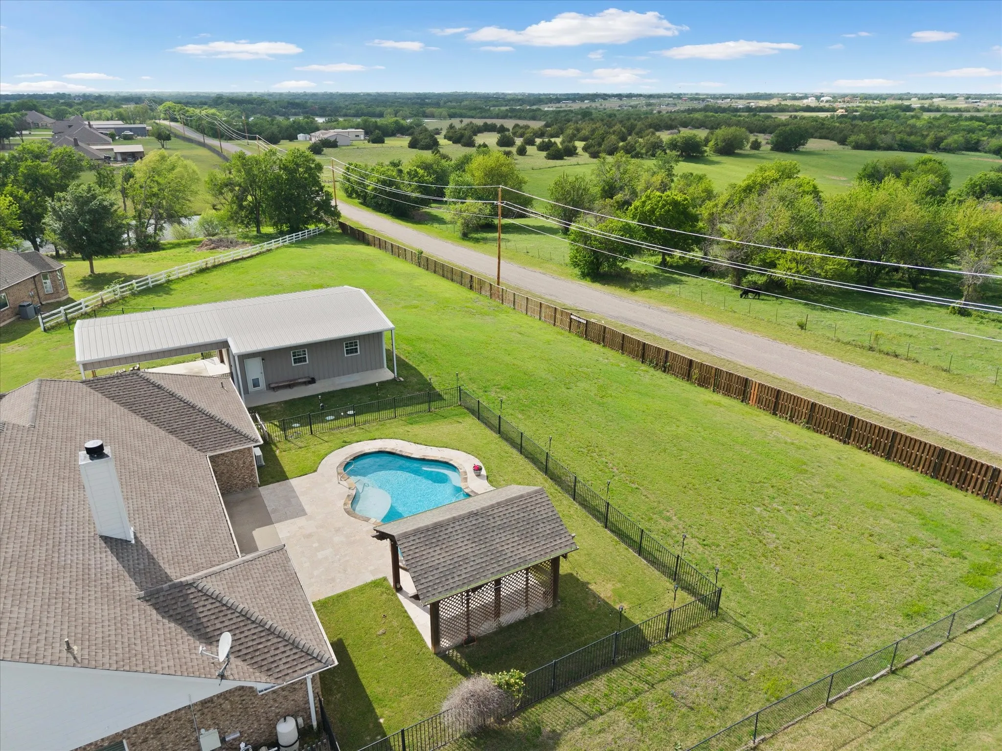 Single Family Residence For Sale in Collin County , 528 Hubbard Circle, Nevada, Texas 75173, 4 Bedroom, 2 Bathroom, 2 Garage spaces, 2,093 Sqft, built in 2009, Preowned, mls#21238762, Real Estate Agent in Nevada, Homes For Sale in Collin county, Homes For Sale in Nevada, Realtor in Nevada Texas, Real Estate Brokerage Independent Realty Texas, Luminita Cordes Realtor
