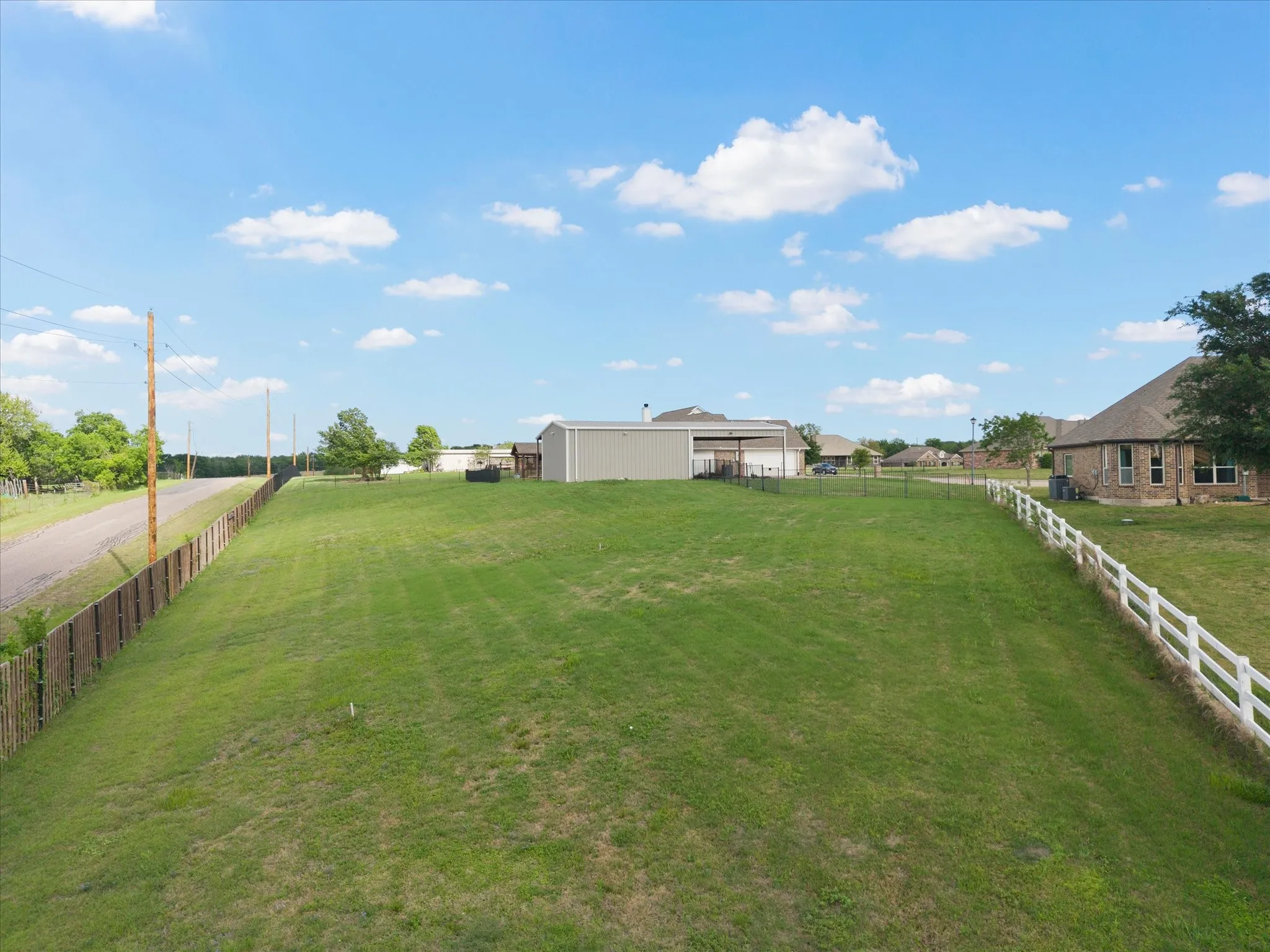 Single Family Residence For Sale in Collin County , 528 Hubbard Circle, Nevada, Texas 75173, 4 Bedroom, 2 Bathroom, 2 Garage spaces, 2,093 Sqft, built in 2009, Preowned, mls#21238762, Real Estate Agent in Nevada, Homes For Sale in Collin county, Homes For Sale in Nevada, Realtor in Nevada Texas, Real Estate Brokerage Independent Realty Texas, Luminita Cordes Realtor