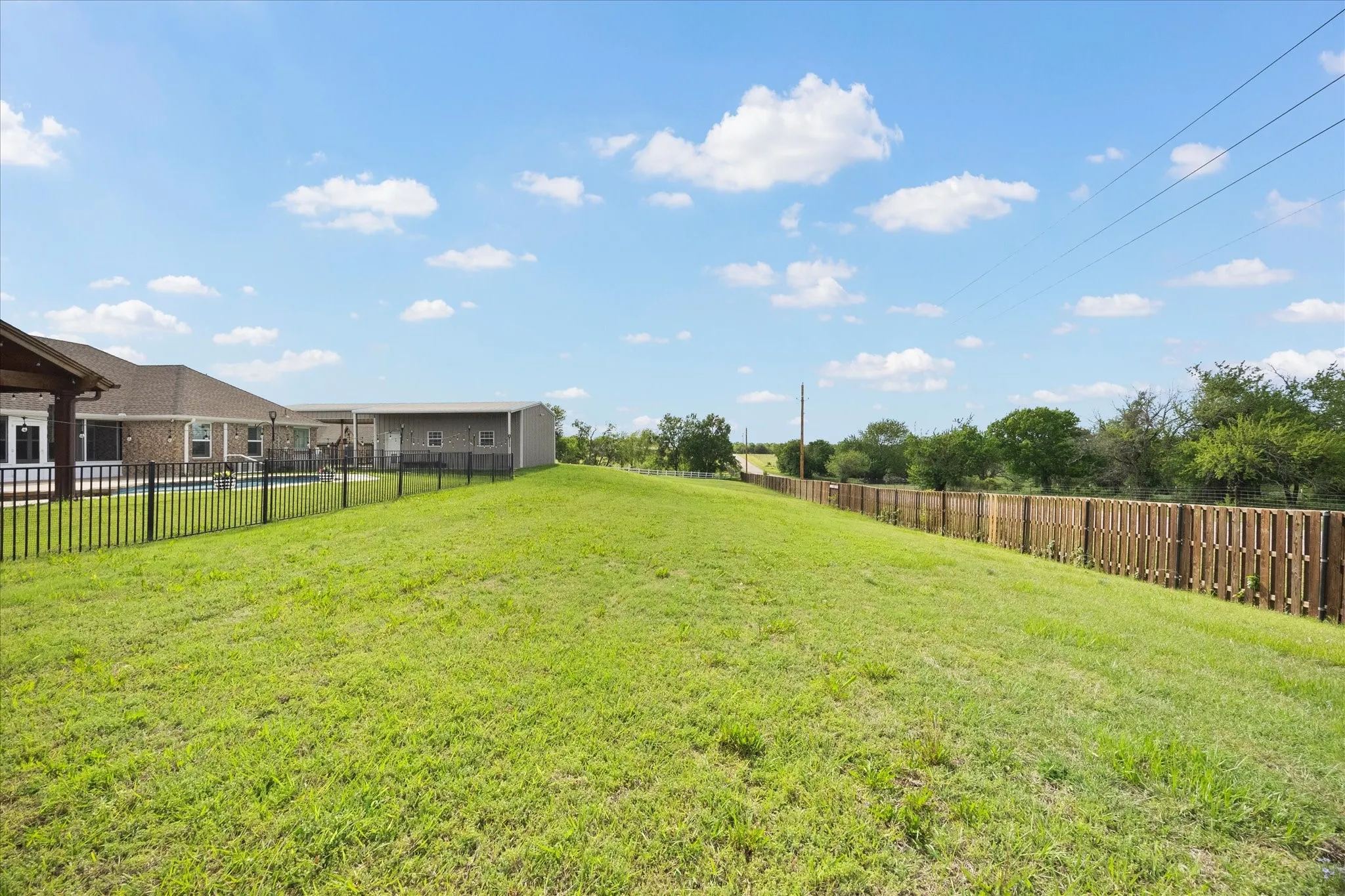 Single Family Residence For Sale in Collin County , 528 Hubbard Circle, Nevada, Texas 75173, 4 Bedroom, 2 Bathroom, 2 Garage spaces, 2,093 Sqft, built in 2009, Preowned, mls#21238762, Real Estate Agent in Nevada, Homes For Sale in Collin county, Homes For Sale in Nevada, Realtor in Nevada Texas, Real Estate Brokerage Independent Realty Texas, Luminita Cordes Realtor