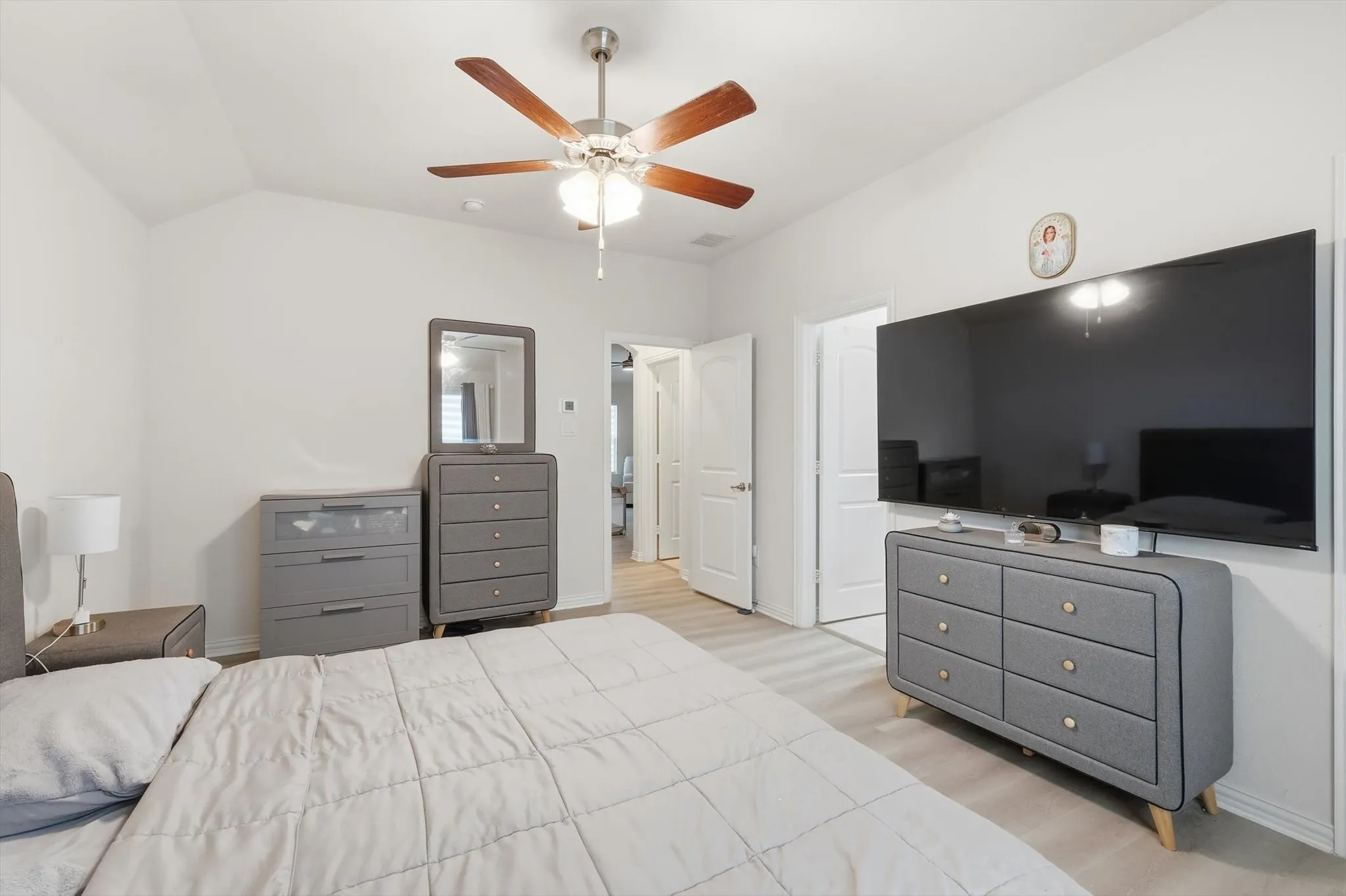 Single Family Residence For Sale in Denton County , 4126 Mountain Laurel Drive, Hickory Creek, Texas 75065, 5 Bedroom, 4 Bathroom, 2 Garage spaces, 3,052 Sqft, built in 2022, Preowned, mls#21237993, Real Estate Agent in Hickory Creek, Homes For Sale in Denton county, Homes For Sale in Hickory Creek, Realtor in Hickory Creek Texas, Real Estate Brokerage Independent Realty Texas, Luminita Cordes Realtor