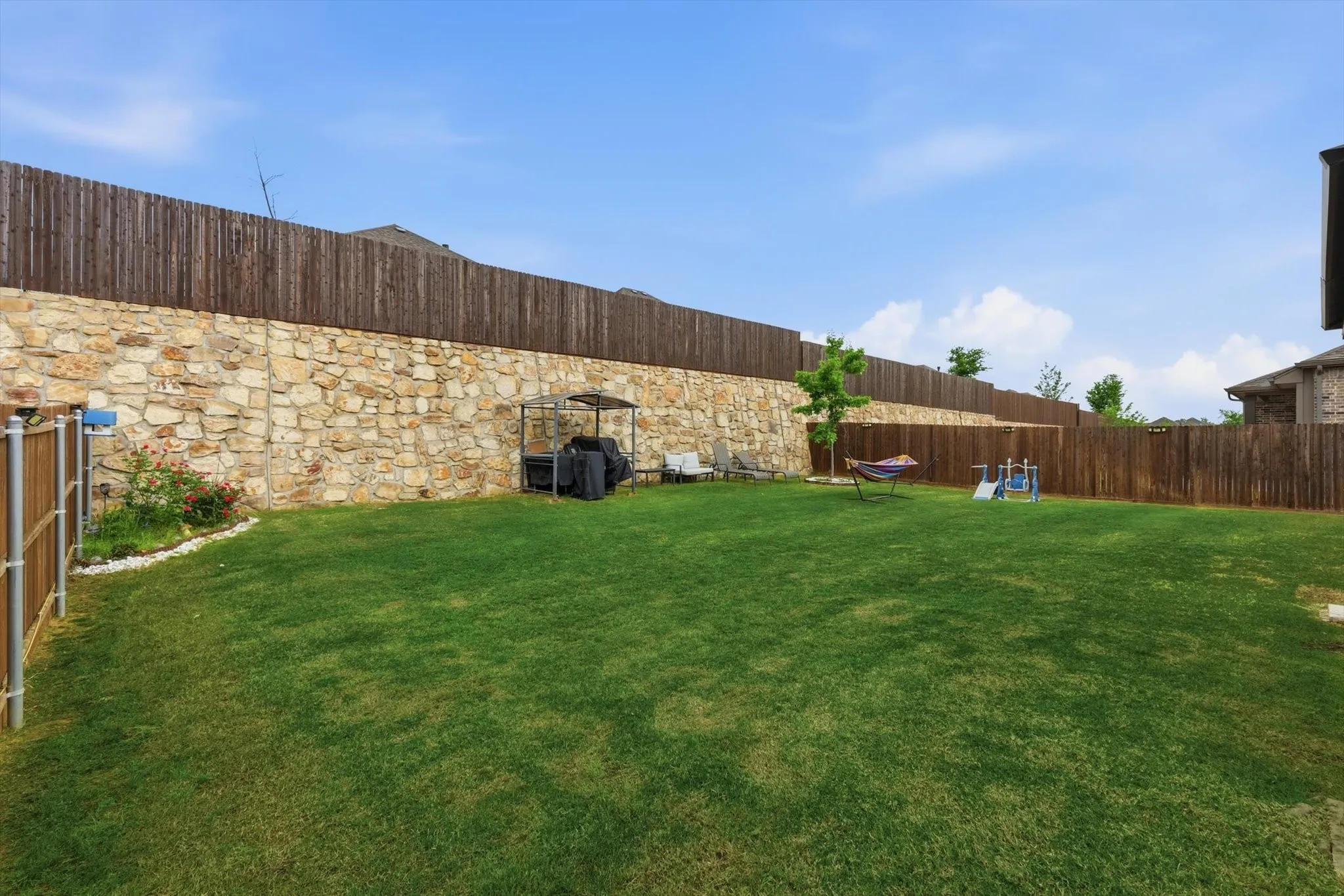 Single Family Residence For Sale in Denton County , 4126 Mountain Laurel Drive, Hickory Creek, Texas 75065, 5 Bedroom, 4 Bathroom, 2 Garage spaces, 3,052 Sqft, built in 2022, Preowned, mls#21237993, Real Estate Agent in Hickory Creek, Homes For Sale in Denton county, Homes For Sale in Hickory Creek, Realtor in Hickory Creek Texas, Real Estate Brokerage Independent Realty Texas, Luminita Cordes Realtor