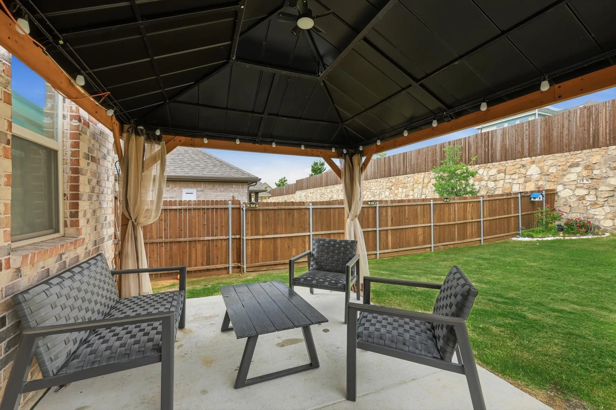 Single Family Residence For Sale in Denton County , 4126 Mountain Laurel Drive, Hickory Creek, Texas 75065, 5 Bedroom, 4 Bathroom, 2 Garage spaces, 3,052 Sqft, built in 2022, Preowned, mls#21237993, Real Estate Agent in Hickory Creek, Homes For Sale in Denton county, Homes For Sale in Hickory Creek, Realtor in Hickory Creek Texas, Real Estate Brokerage Independent Realty Texas, Luminita Cordes Realtor