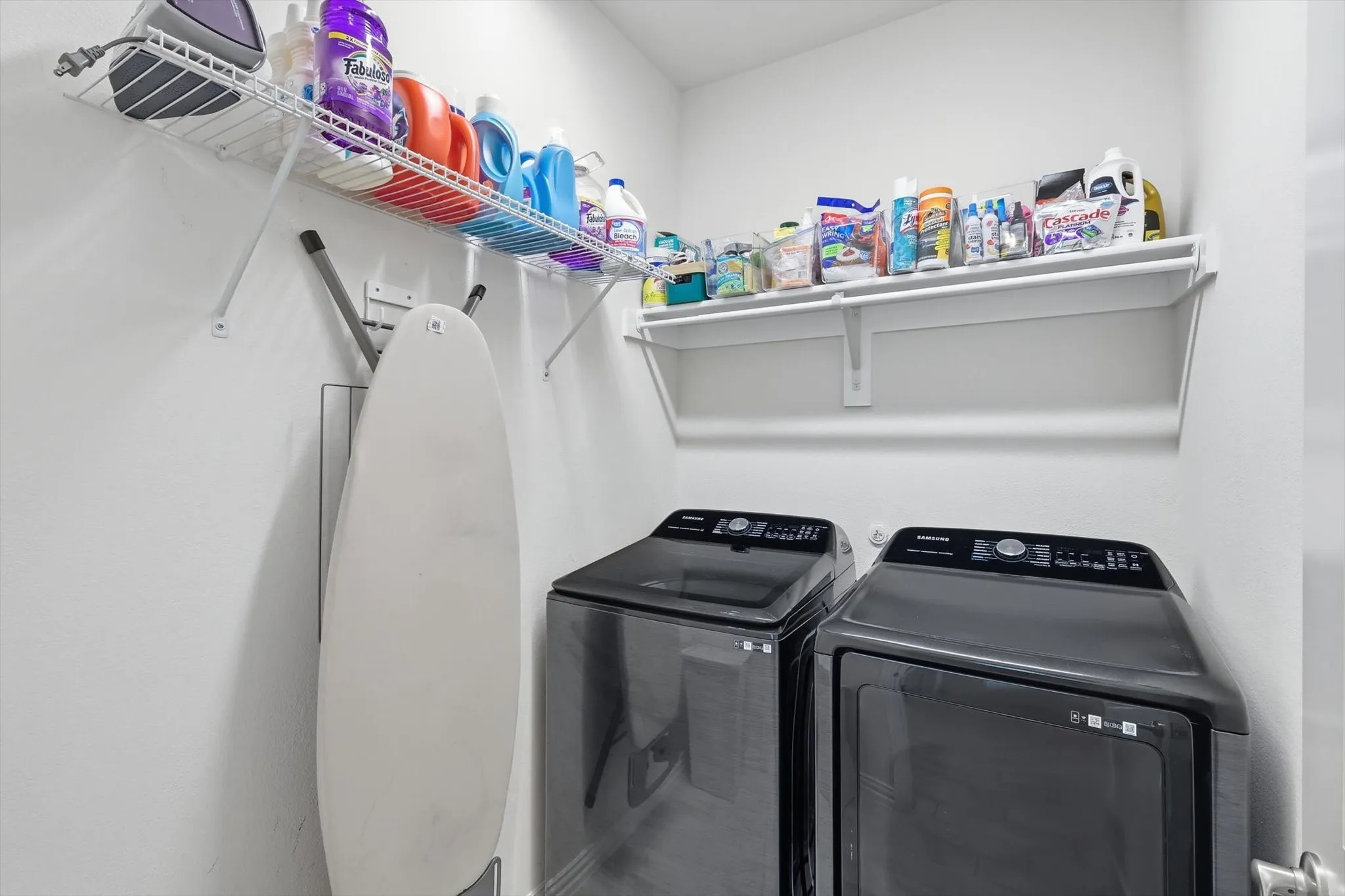 Single Family Residence For Sale in Denton County , 4126 Mountain Laurel Drive, Hickory Creek, Texas 75065, 5 Bedroom, 4 Bathroom, 2 Garage spaces, 3,052 Sqft, built in 2022, Preowned, mls#21237993, Real Estate Agent in Hickory Creek, Homes For Sale in Denton county, Homes For Sale in Hickory Creek, Realtor in Hickory Creek Texas, Real Estate Brokerage Independent Realty Texas, Luminita Cordes Realtor