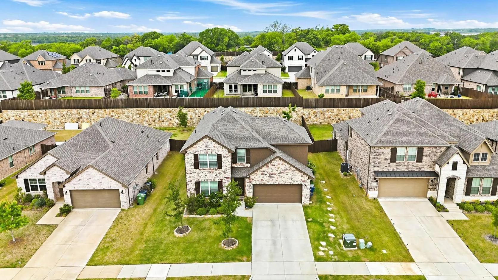 Single Family Residence For Sale in Denton County , 4126 Mountain Laurel Drive, Hickory Creek, Texas 75065, 5 Bedroom, 4 Bathroom, 2 Garage spaces, 3,052 Sqft, built in 2022, Preowned, mls#21237993, Real Estate Agent in Hickory Creek, Homes For Sale in Denton county, Homes For Sale in Hickory Creek, Realtor in Hickory Creek Texas, Real Estate Brokerage Independent Realty Texas, Luminita Cordes Realtor