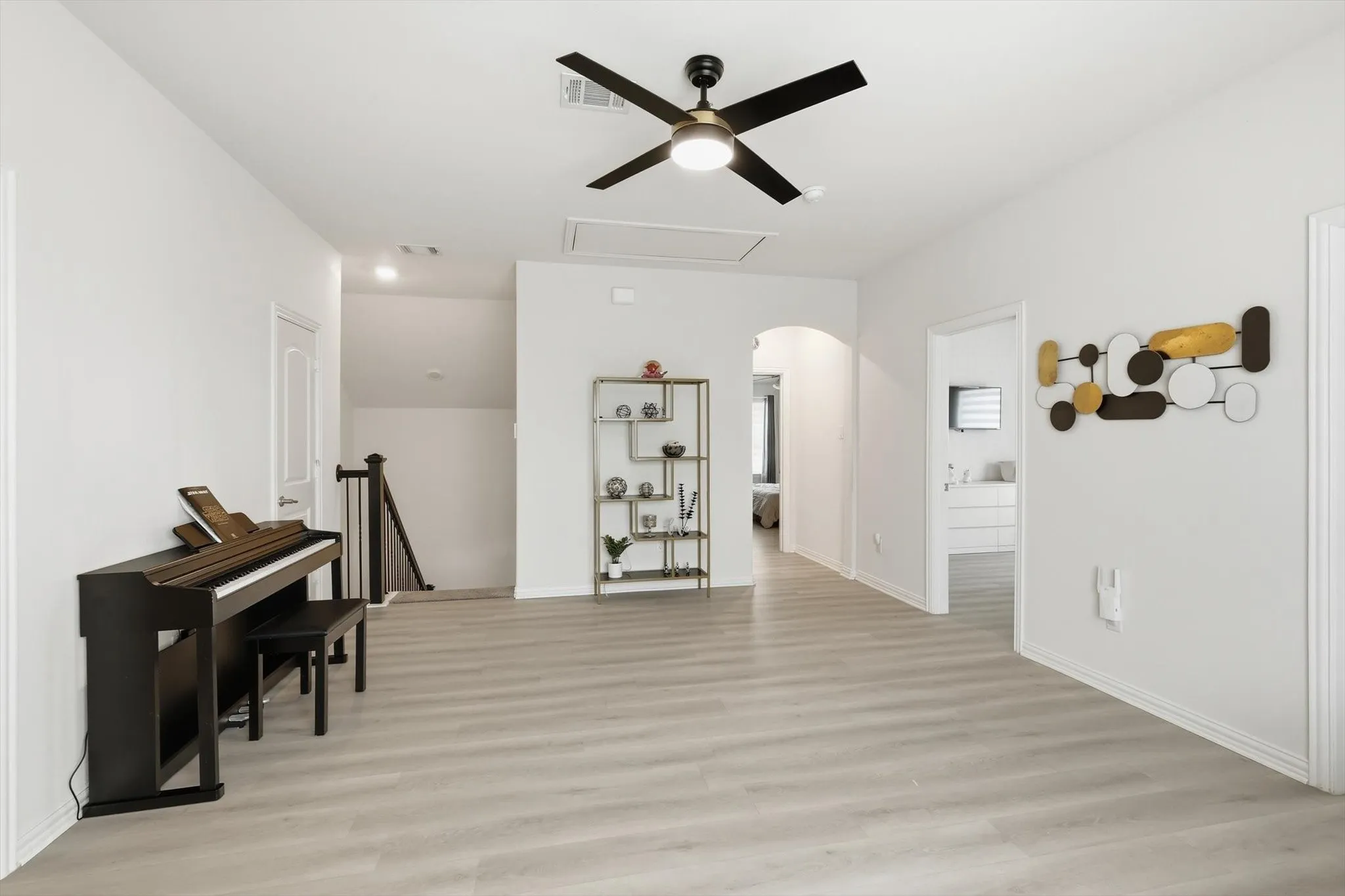 Single Family Residence For Sale in Denton County , 4126 Mountain Laurel Drive, Hickory Creek, Texas 75065, 5 Bedroom, 4 Bathroom, 2 Garage spaces, 3,052 Sqft, built in 2022, Preowned, mls#21237993, Real Estate Agent in Hickory Creek, Homes For Sale in Denton county, Homes For Sale in Hickory Creek, Realtor in Hickory Creek Texas, Real Estate Brokerage Independent Realty Texas, Luminita Cordes Realtor