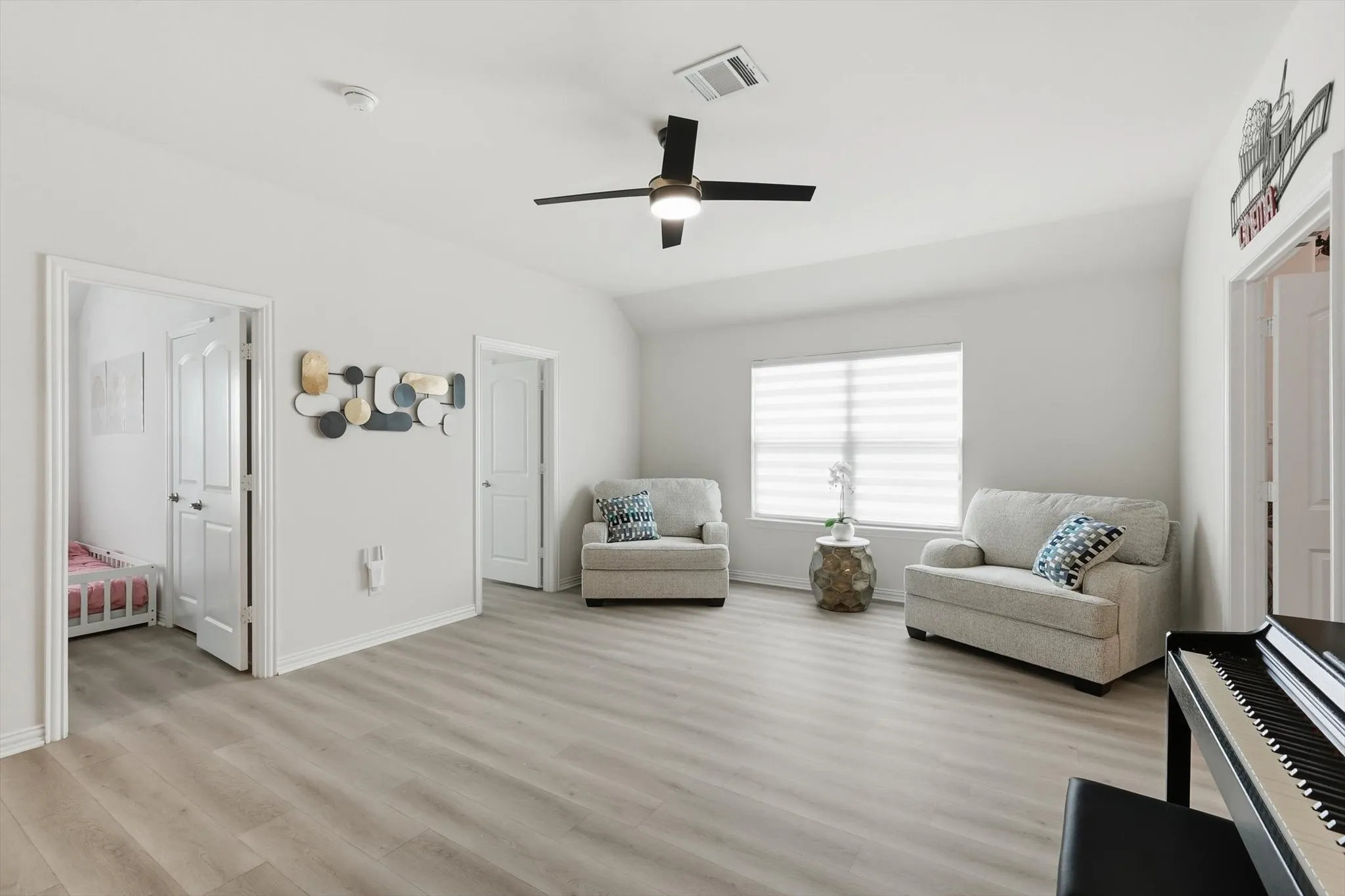 Single Family Residence For Sale in Denton County , 4126 Mountain Laurel Drive, Hickory Creek, Texas 75065, 5 Bedroom, 4 Bathroom, 2 Garage spaces, 3,052 Sqft, built in 2022, Preowned, mls#21237993, Real Estate Agent in Hickory Creek, Homes For Sale in Denton county, Homes For Sale in Hickory Creek, Realtor in Hickory Creek Texas, Real Estate Brokerage Independent Realty Texas, Luminita Cordes Realtor