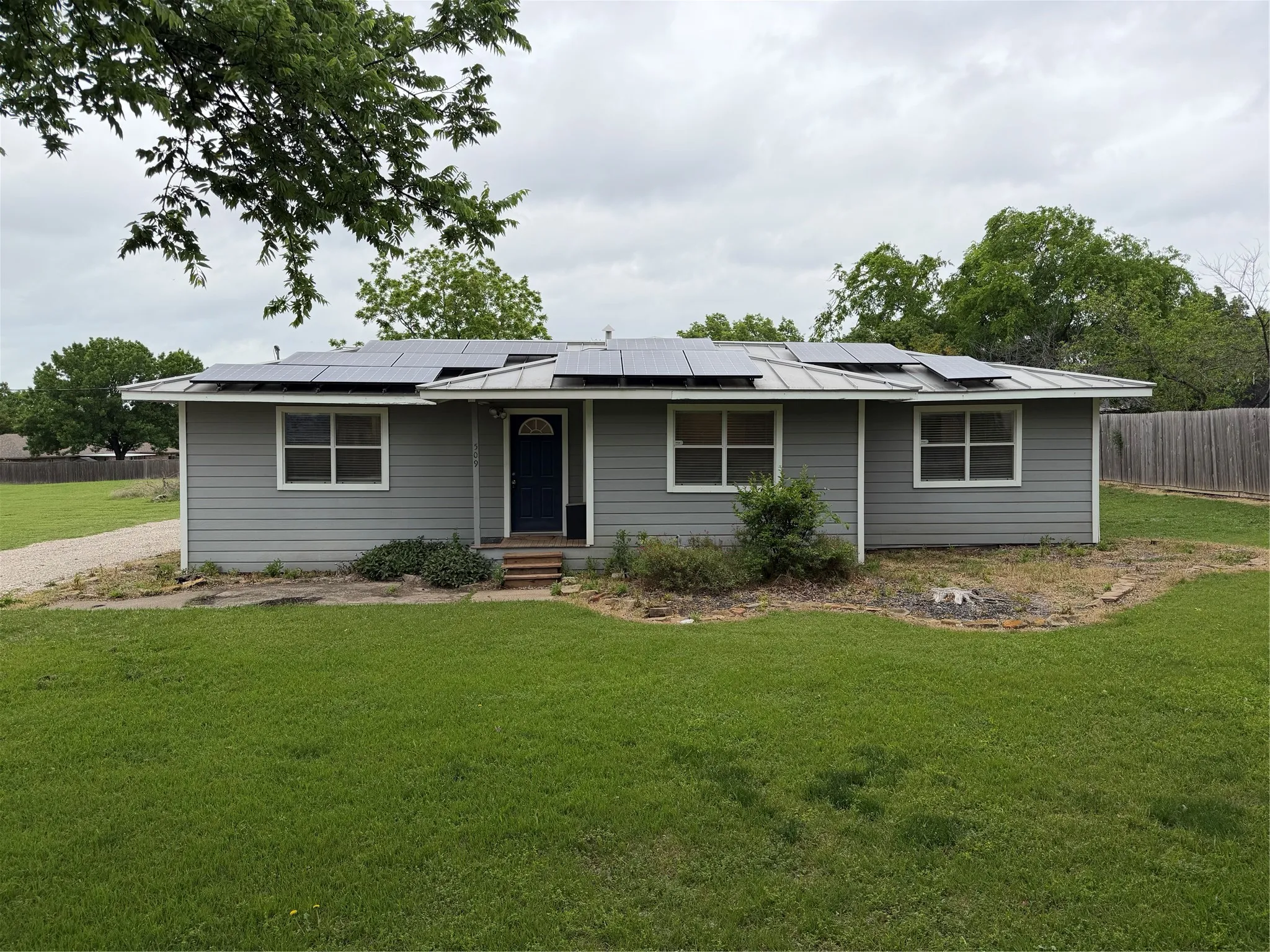 Single Family Residence For Sale in Collin County , 509 E 1st Street, Prosper, Texas 75078, 3 Bedroom, 2 Bathroom, Garage spaces, 1,336 Sqft, built in 1982, mls#21238326, Real Estate Agent in Prosper, Homes For Sale in Collin county, Homes For Sale in Prosper, Realtor in Prosper Texas, Real Estate Brokerage Independent Realty Texas, Luminita Cordes Realtor