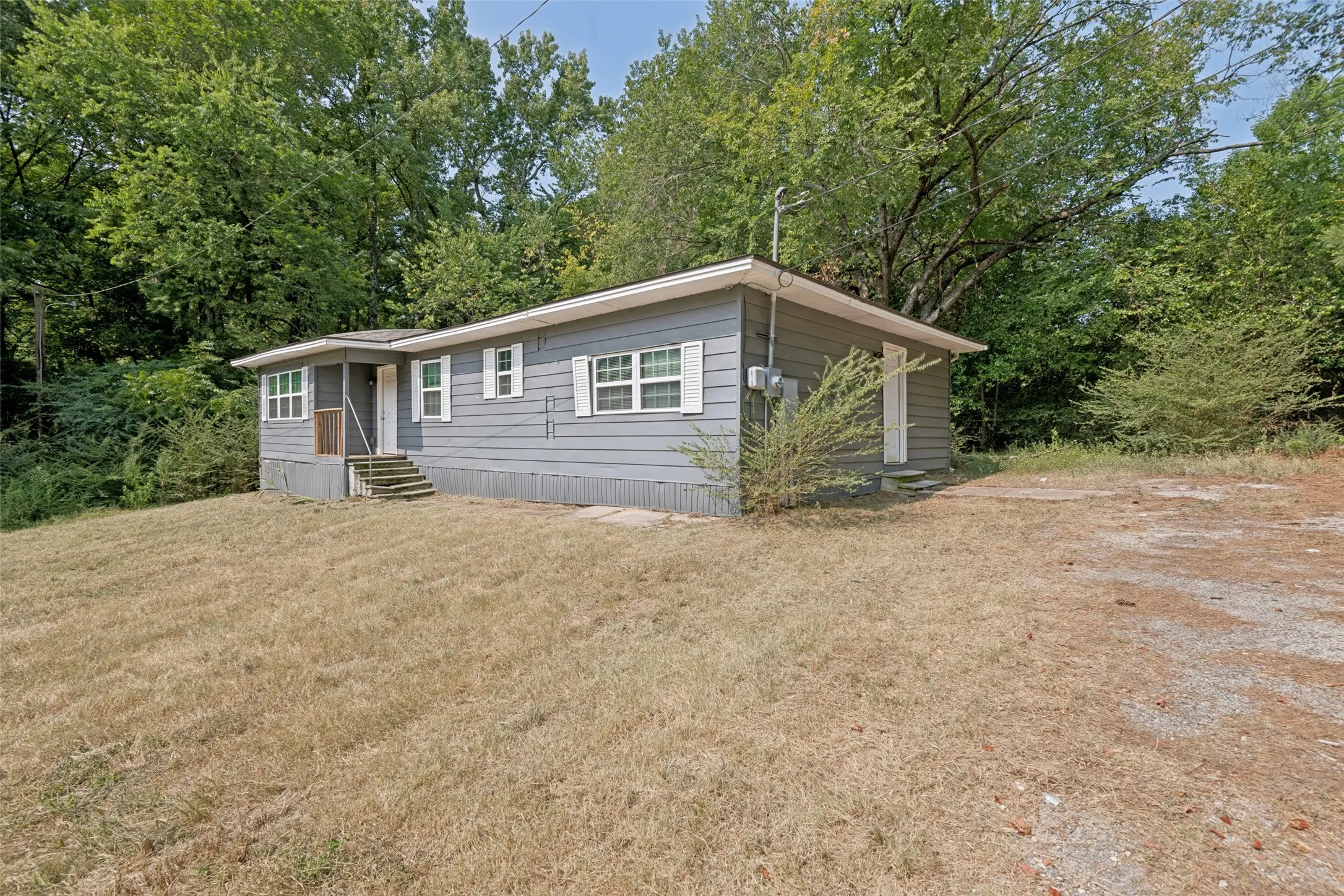 Single Family Residence For Sale in Wood County , 422 Stone Street, Mineola, Texas 75773, 3 Bedroom, 2 Bathroom, Garage spaces, 1,281 Sqft, built in 1940, mls#21238809, Real Estate Agent in Mineola, Homes For Sale in Wood county, Homes For Sale in Mineola, Realtor in Mineola Texas, Real Estate Brokerage Independent Realty Texas, Luminita Cordes Realtor