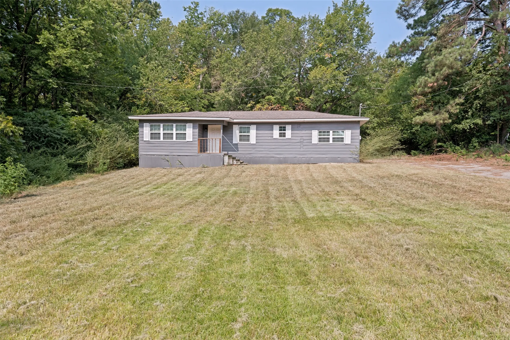 Single Family Residence For Sale in Wood County , 422 Stone Street, Mineola, Texas 75773, 3 Bedroom, 2 Bathroom, Garage spaces, 1,281 Sqft, built in 1940, mls#21238809, Real Estate Agent in Mineola, Homes For Sale in Wood county, Homes For Sale in Mineola, Realtor in Mineola Texas, Real Estate Brokerage Independent Realty Texas, Luminita Cordes Realtor