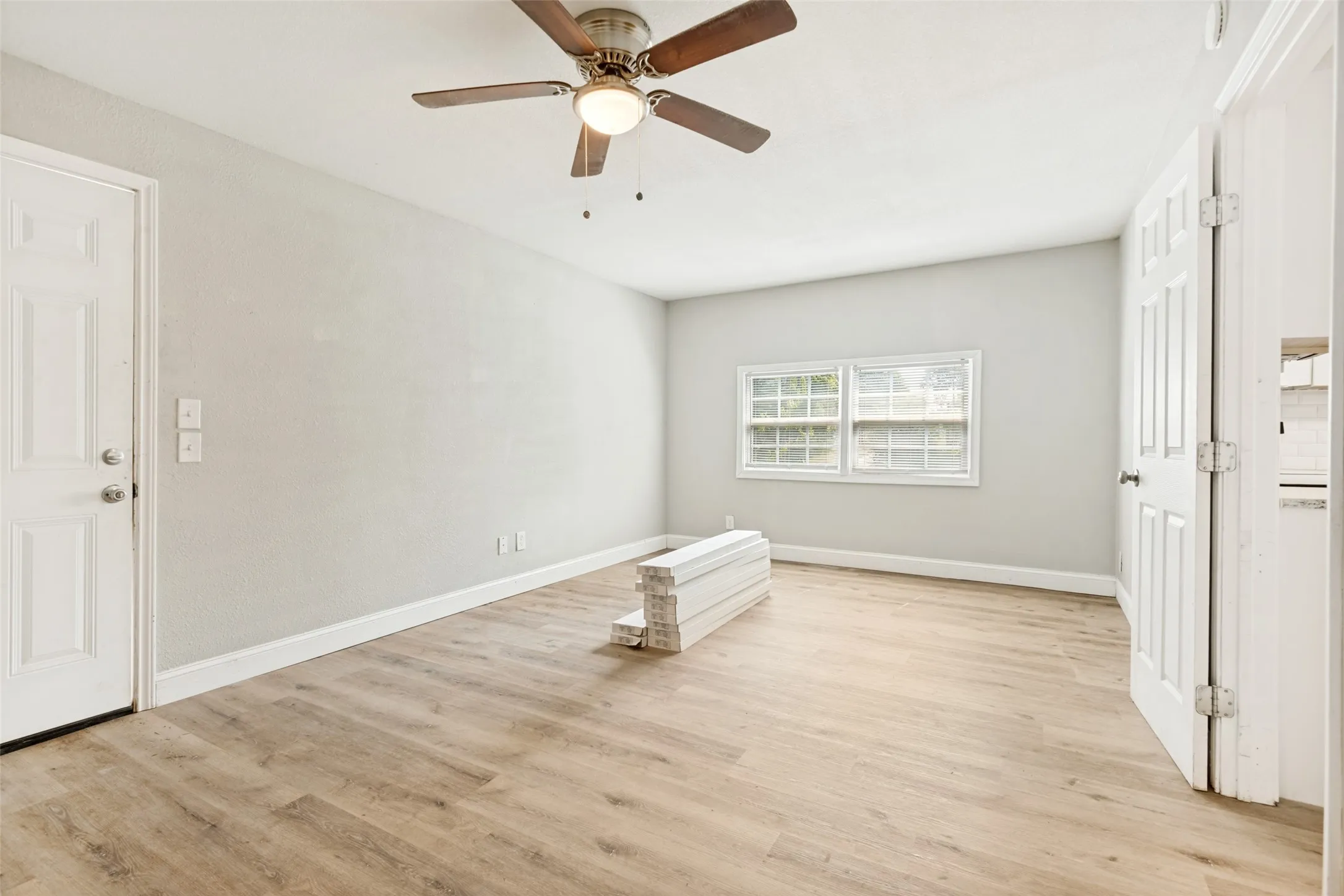 Single Family Residence For Sale in Wood County , 422 Stone Street, Mineola, Texas 75773, 3 Bedroom, 2 Bathroom, Garage spaces, 1,281 Sqft, built in 1940, mls#21238809, Real Estate Agent in Mineola, Homes For Sale in Wood county, Homes For Sale in Mineola, Realtor in Mineola Texas, Real Estate Brokerage Independent Realty Texas, Luminita Cordes Realtor