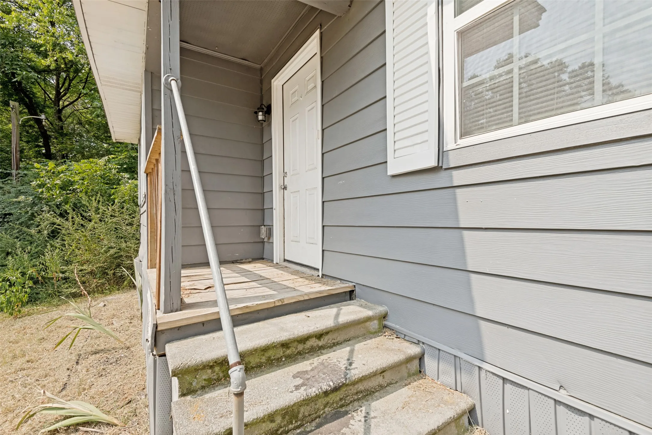 Single Family Residence For Sale in Wood County , 422 Stone Street, Mineola, Texas 75773, 3 Bedroom, 2 Bathroom, Garage spaces, 1,281 Sqft, built in 1940, mls#21238809, Real Estate Agent in Mineola, Homes For Sale in Wood county, Homes For Sale in Mineola, Realtor in Mineola Texas, Real Estate Brokerage Independent Realty Texas, Luminita Cordes Realtor