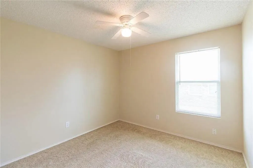 Single Family Residence For Sale in Collin County , 118 Scarlet View, Anna, Texas 75409, 3 Bedroom, 2 Bathroom, 2 Garage spaces, 1,222 Sqft, built in 2004, Price $255,000, mls#21238834, Real Estate Agent in Anna, Homes For Sale in Collin county, Homes For Sale in Anna, Realtor in Anna Texas, Real Estate Brokerage Independent Realty Texas, Luminita Cordes Realtor