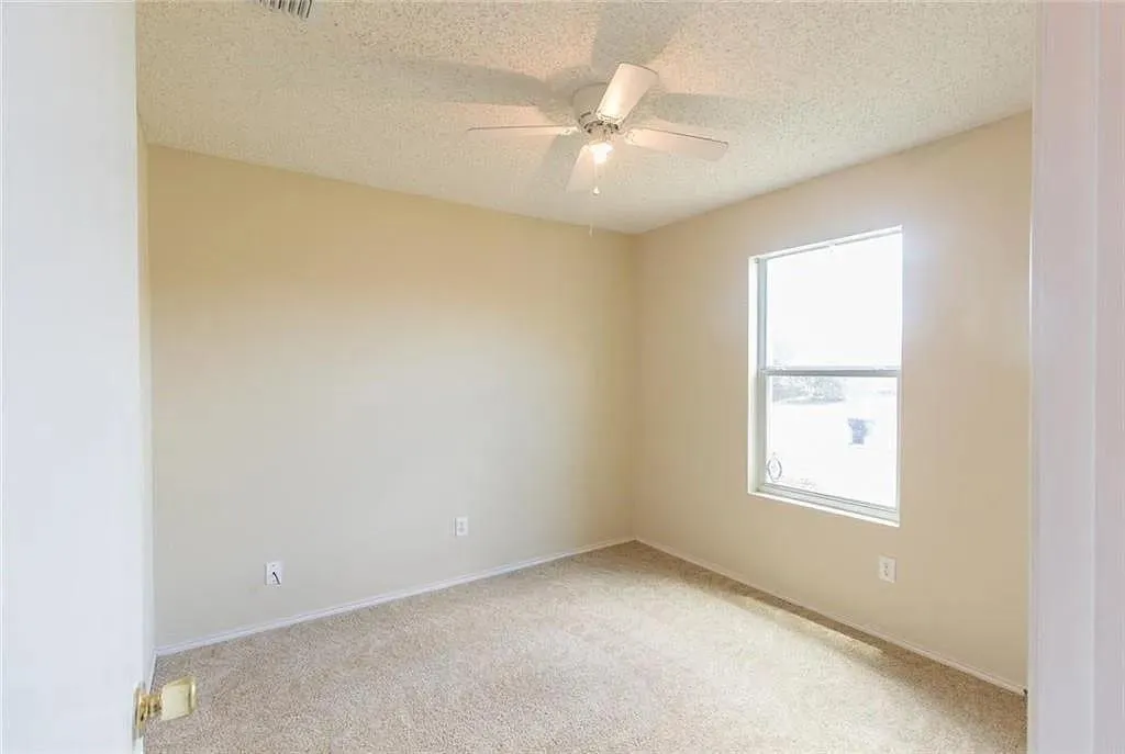 Single Family Residence For Sale in Collin County , 118 Scarlet View, Anna, Texas 75409, 3 Bedroom, 2 Bathroom, 2 Garage spaces, 1,222 Sqft, built in 2004, Price $255,000, mls#21238834, Real Estate Agent in Anna, Homes For Sale in Collin county, Homes For Sale in Anna, Realtor in Anna Texas, Real Estate Brokerage Independent Realty Texas, Luminita Cordes Realtor