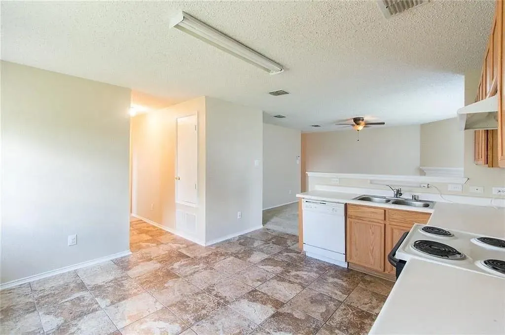 Single Family Residence For Sale in Collin County , 118 Scarlet View, Anna, Texas 75409, 3 Bedroom, 2 Bathroom, 2 Garage spaces, 1,222 Sqft, built in 2004, Price $255,000, mls#21238834, Real Estate Agent in Anna, Homes For Sale in Collin county, Homes For Sale in Anna, Realtor in Anna Texas, Real Estate Brokerage Independent Realty Texas, Luminita Cordes Realtor