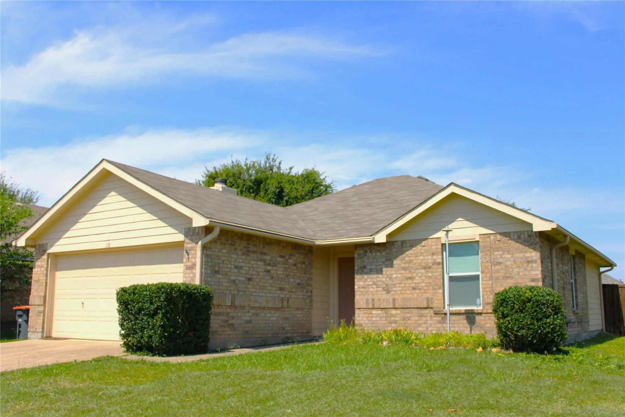 Single Family Residence For Sale in Collin County , 118 Scarlet View, Anna, Texas 75409, 3 Bedroom, 2 Bathroom, 2 Garage spaces, 1,222 Sqft, built in 2004, Price $255,000, mls#21238834, Real Estate Agent in Anna, Homes For Sale in Collin county, Homes For Sale in Anna, Realtor in Anna Texas, Real Estate Brokerage Independent Realty Texas, Luminita Cordes Realtor