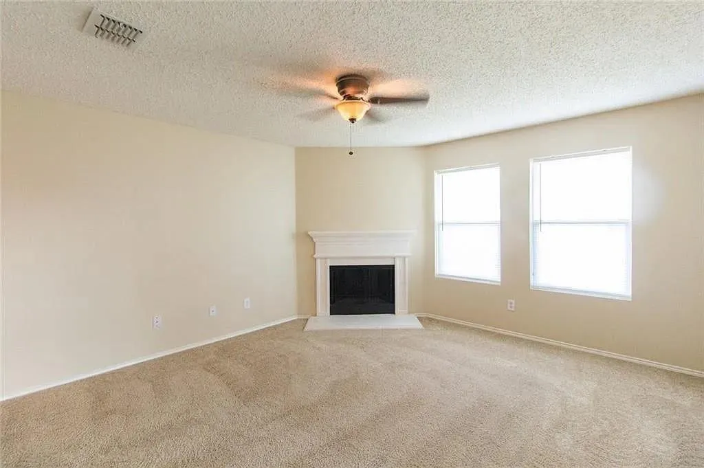 Single Family Residence For Sale in Collin County , 118 Scarlet View, Anna, Texas 75409, 3 Bedroom, 2 Bathroom, 2 Garage spaces, 1,222 Sqft, built in 2004, Price $255,000, mls#21238834, Real Estate Agent in Anna, Homes For Sale in Collin county, Homes For Sale in Anna, Realtor in Anna Texas, Real Estate Brokerage Independent Realty Texas, Luminita Cordes Realtor