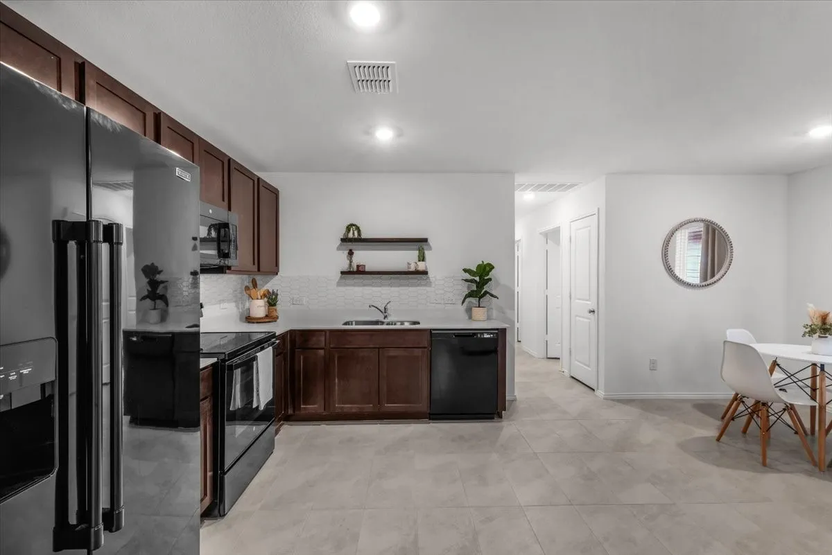 Townhouse For Sale in Tarrant County , 8631 Cottage Creek Drive 21, Fort Worth, Texas 76123, 3 Bedroom, 2 Bathroom, Garage spaces, 1,028 Sqft, built in 2023, Preowned, mls#21238239, Real Estate Agent in Fort Worth, Homes For Sale in Tarrant county, Homes For Sale in Fort Worth, Realtor in Fort Worth Texas, Real Estate Brokerage Independent Realty Texas, Luminita Cordes Realtor