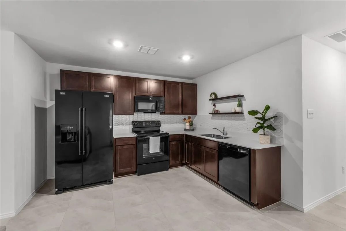 Townhouse For Sale in Tarrant County , 8631 Cottage Creek Drive 21, Fort Worth, Texas 76123, 3 Bedroom, 2 Bathroom, Garage spaces, 1,028 Sqft, built in 2023, Preowned, mls#21238239, Real Estate Agent in Fort Worth, Homes For Sale in Tarrant county, Homes For Sale in Fort Worth, Realtor in Fort Worth Texas, Real Estate Brokerage Independent Realty Texas, Luminita Cordes Realtor