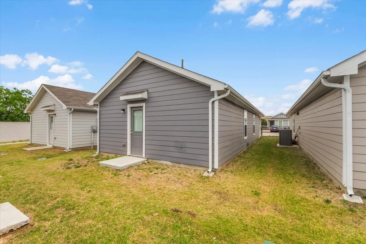 Townhouse For Sale in Tarrant County , 8631 Cottage Creek Drive 21, Fort Worth, Texas 76123, 3 Bedroom, 2 Bathroom, Garage spaces, 1,028 Sqft, built in 2023, Preowned, mls#21238239, Real Estate Agent in Fort Worth, Homes For Sale in Tarrant county, Homes For Sale in Fort Worth, Realtor in Fort Worth Texas, Real Estate Brokerage Independent Realty Texas, Luminita Cordes Realtor