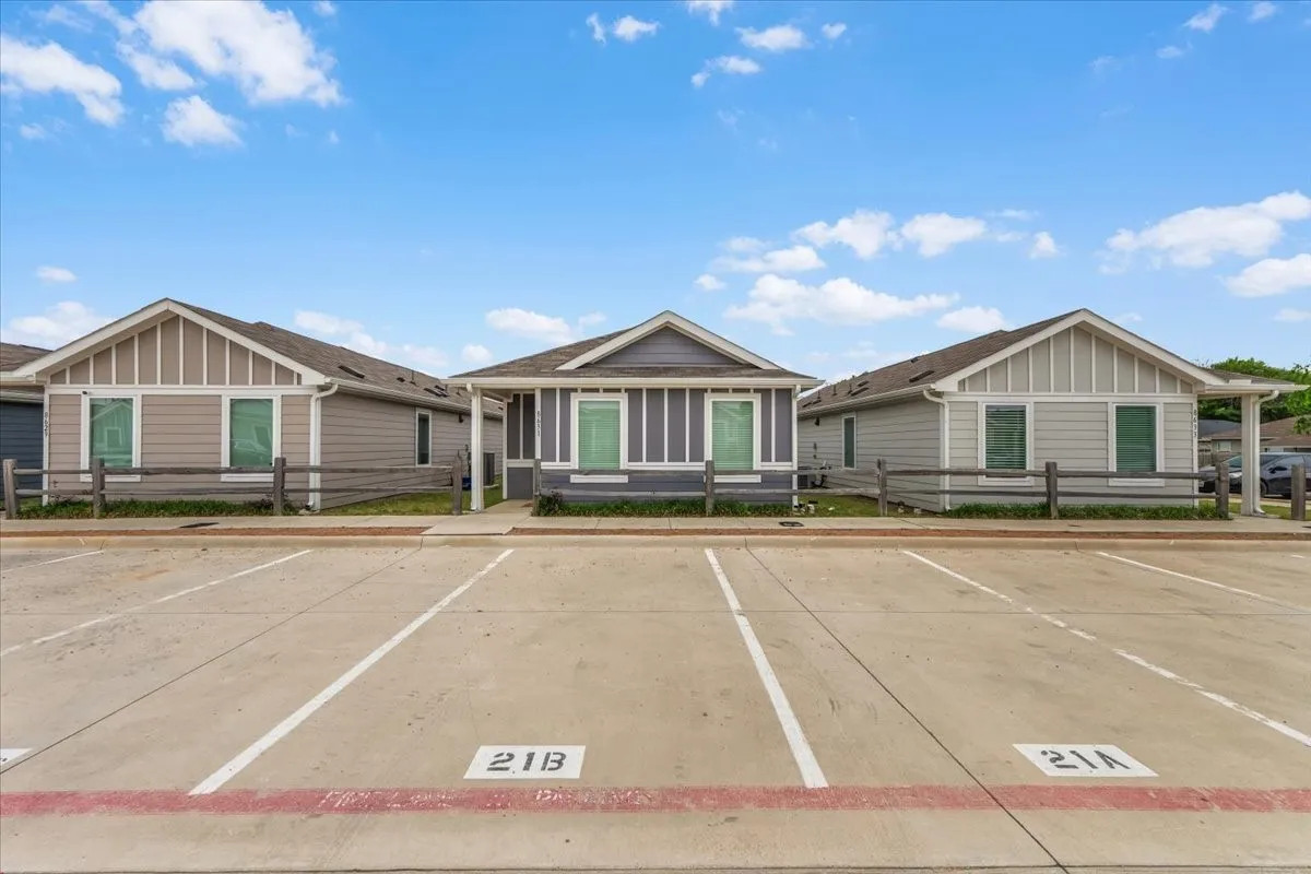 Townhouse For Sale in Tarrant County , 8631 Cottage Creek Drive 21, Fort Worth, Texas 76123, 3 Bedroom, 2 Bathroom, Garage spaces, 1,028 Sqft, built in 2023, Preowned, mls#21238239, Real Estate Agent in Fort Worth, Homes For Sale in Tarrant county, Homes For Sale in Fort Worth, Realtor in Fort Worth Texas, Real Estate Brokerage Independent Realty Texas, Luminita Cordes Realtor