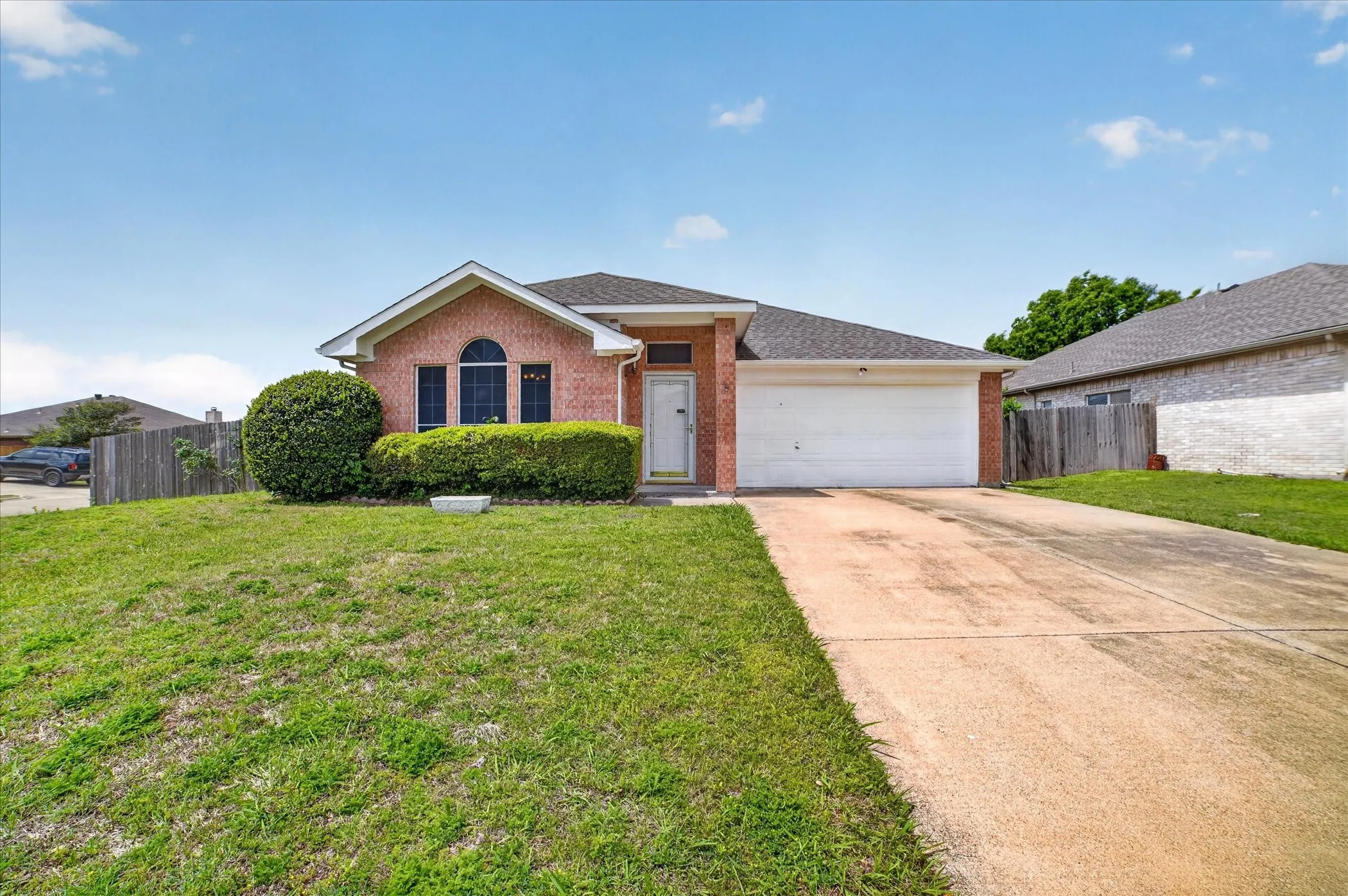 Single Family Residence For Sale in Ellis County , 1201 Rye Glen Drive, Midlothian, Texas 76065, 3 Bedroom, 2 Bathroom, 2 Garage spaces, 1,593 Sqft, built in 2002, Preowned, mls#21238084, Real Estate Agent in Midlothian, Homes For Sale in Ellis county, Homes For Sale in Midlothian, Realtor in Midlothian Texas, Real Estate Brokerage Independent Realty Texas, Luminita Cordes Realtor