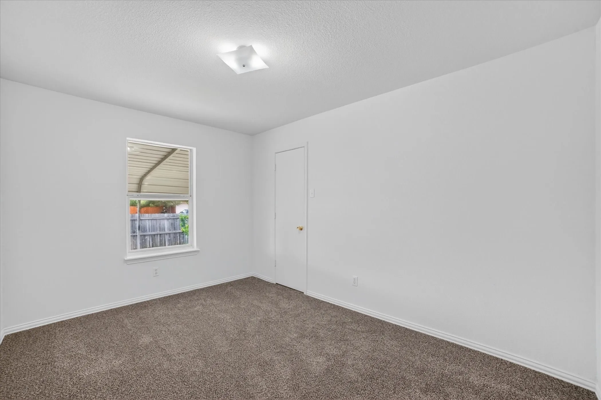 Single Family Residence For Sale in Ellis County , 1201 Rye Glen Drive, Midlothian, Texas 76065, 3 Bedroom, 2 Bathroom, 2 Garage spaces, 1,593 Sqft, built in 2002, Preowned, mls#21238084, Real Estate Agent in Midlothian, Homes For Sale in Ellis county, Homes For Sale in Midlothian, Realtor in Midlothian Texas, Real Estate Brokerage Independent Realty Texas, Luminita Cordes Realtor