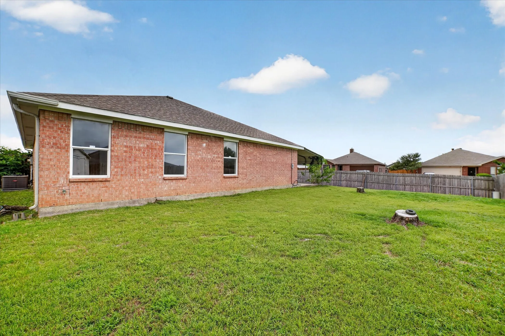 Single Family Residence For Sale in Ellis County , 1201 Rye Glen Drive, Midlothian, Texas 76065, 3 Bedroom, 2 Bathroom, 2 Garage spaces, 1,593 Sqft, built in 2002, Preowned, mls#21238084, Real Estate Agent in Midlothian, Homes For Sale in Ellis county, Homes For Sale in Midlothian, Realtor in Midlothian Texas, Real Estate Brokerage Independent Realty Texas, Luminita Cordes Realtor