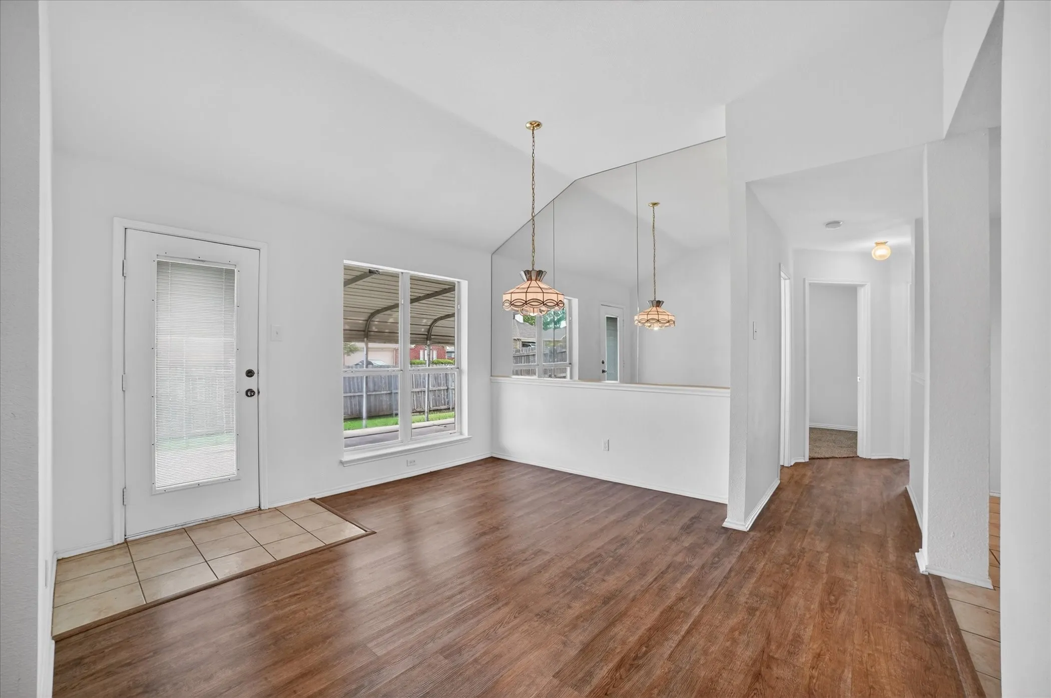 Single Family Residence For Sale in Ellis County , 1201 Rye Glen Drive, Midlothian, Texas 76065, 3 Bedroom, 2 Bathroom, 2 Garage spaces, 1,593 Sqft, built in 2002, Preowned, mls#21238084, Real Estate Agent in Midlothian, Homes For Sale in Ellis county, Homes For Sale in Midlothian, Realtor in Midlothian Texas, Real Estate Brokerage Independent Realty Texas, Luminita Cordes Realtor