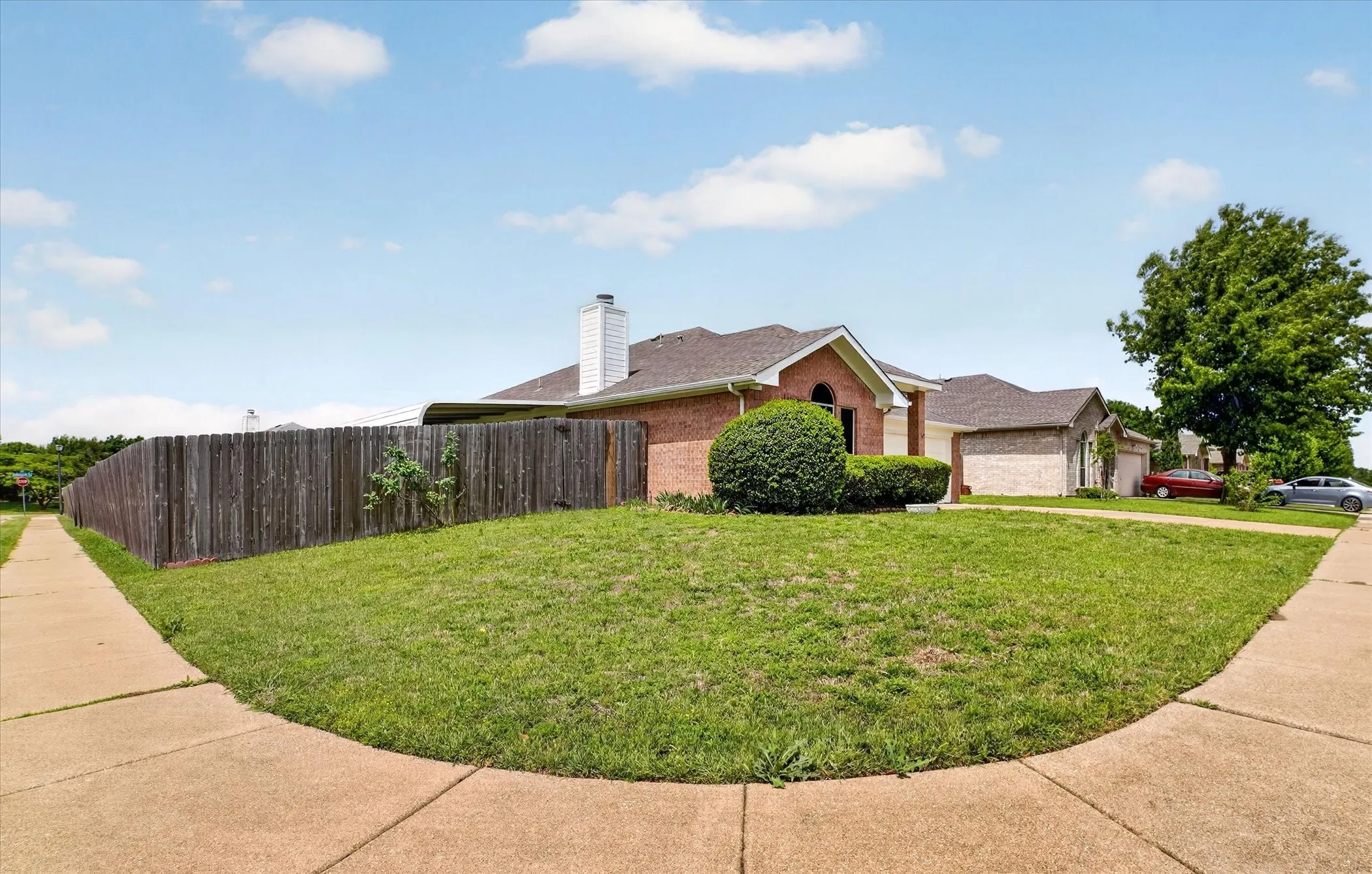 Single Family Residence For Sale in Ellis County , 1201 Rye Glen Drive, Midlothian, Texas 76065, 3 Bedroom, 2 Bathroom, 2 Garage spaces, 1,593 Sqft, built in 2002, Preowned, mls#21238084, Real Estate Agent in Midlothian, Homes For Sale in Ellis county, Homes For Sale in Midlothian, Realtor in Midlothian Texas, Real Estate Brokerage Independent Realty Texas, Luminita Cordes Realtor