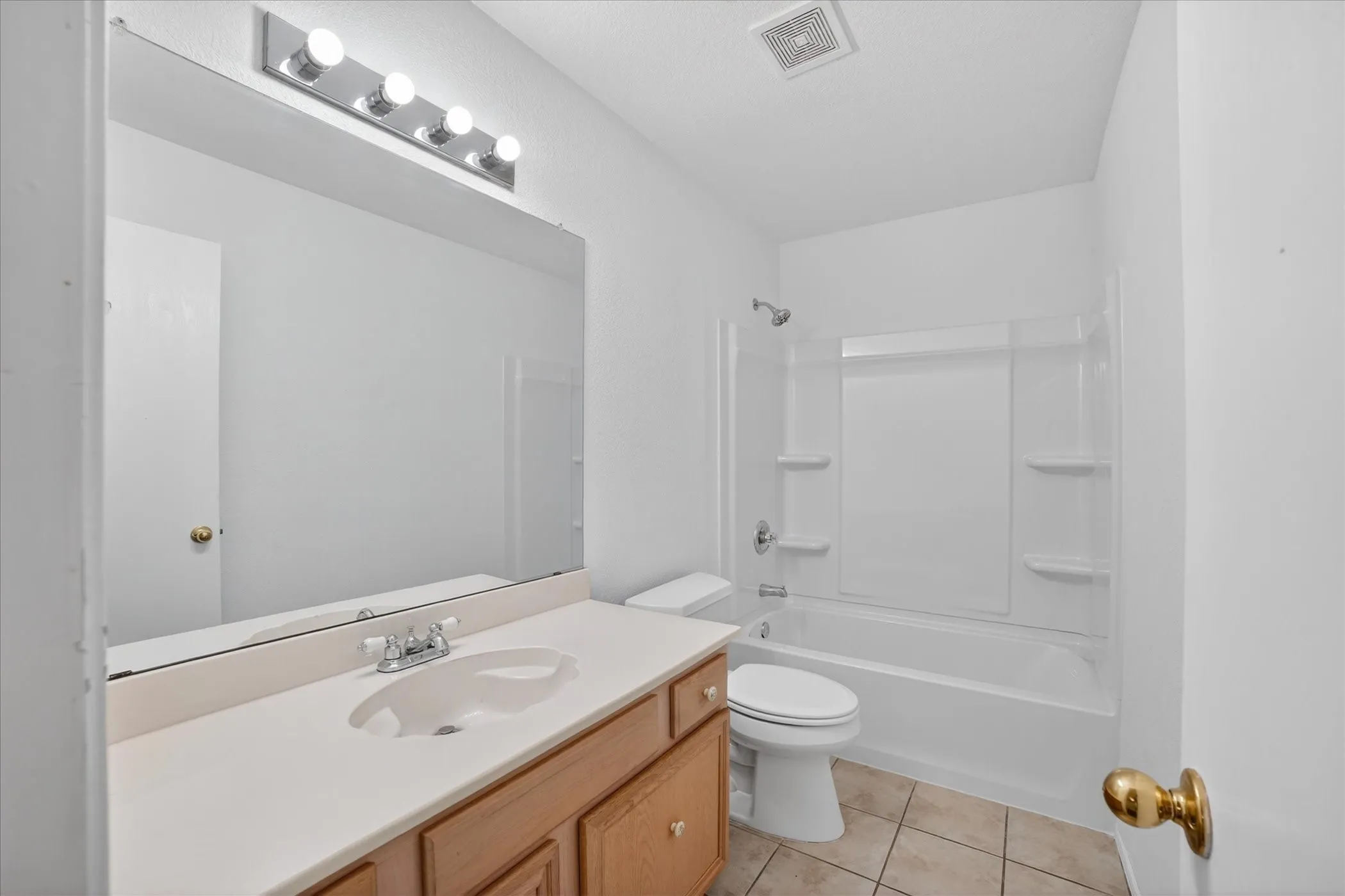 Single Family Residence For Sale in Ellis County , 1201 Rye Glen Drive, Midlothian, Texas 76065, 3 Bedroom, 2 Bathroom, 2 Garage spaces, 1,593 Sqft, built in 2002, Preowned, mls#21238084, Real Estate Agent in Midlothian, Homes For Sale in Ellis county, Homes For Sale in Midlothian, Realtor in Midlothian Texas, Real Estate Brokerage Independent Realty Texas, Luminita Cordes Realtor