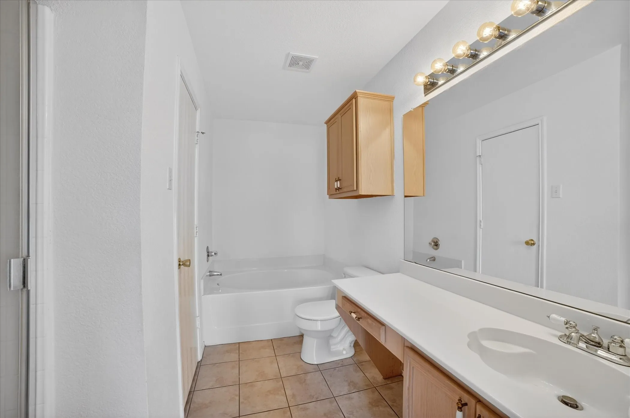 Single Family Residence For Sale in Ellis County , 1201 Rye Glen Drive, Midlothian, Texas 76065, 3 Bedroom, 2 Bathroom, 2 Garage spaces, 1,593 Sqft, built in 2002, Preowned, mls#21238084, Real Estate Agent in Midlothian, Homes For Sale in Ellis county, Homes For Sale in Midlothian, Realtor in Midlothian Texas, Real Estate Brokerage Independent Realty Texas, Luminita Cordes Realtor