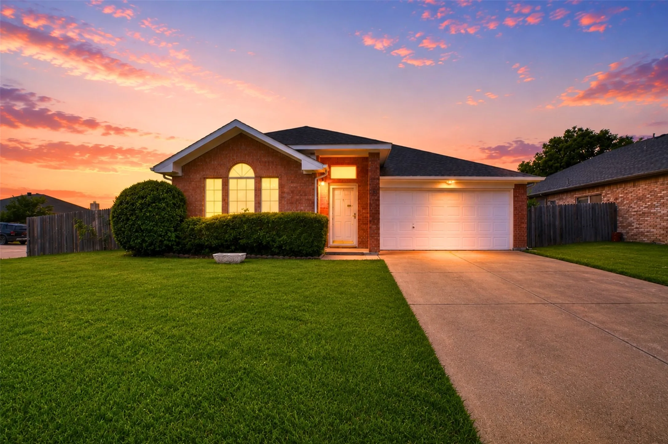 Single Family Residence For Sale in Ellis County , 1201 Rye Glen Drive, Midlothian, Texas 76065, 3 Bedroom, 2 Bathroom, 2 Garage spaces, 1,593 Sqft, built in 2002, Preowned, mls#21238084, Real Estate Agent in Midlothian, Homes For Sale in Ellis county, Homes For Sale in Midlothian, Realtor in Midlothian Texas, Real Estate Brokerage Independent Realty Texas, Luminita Cordes Realtor