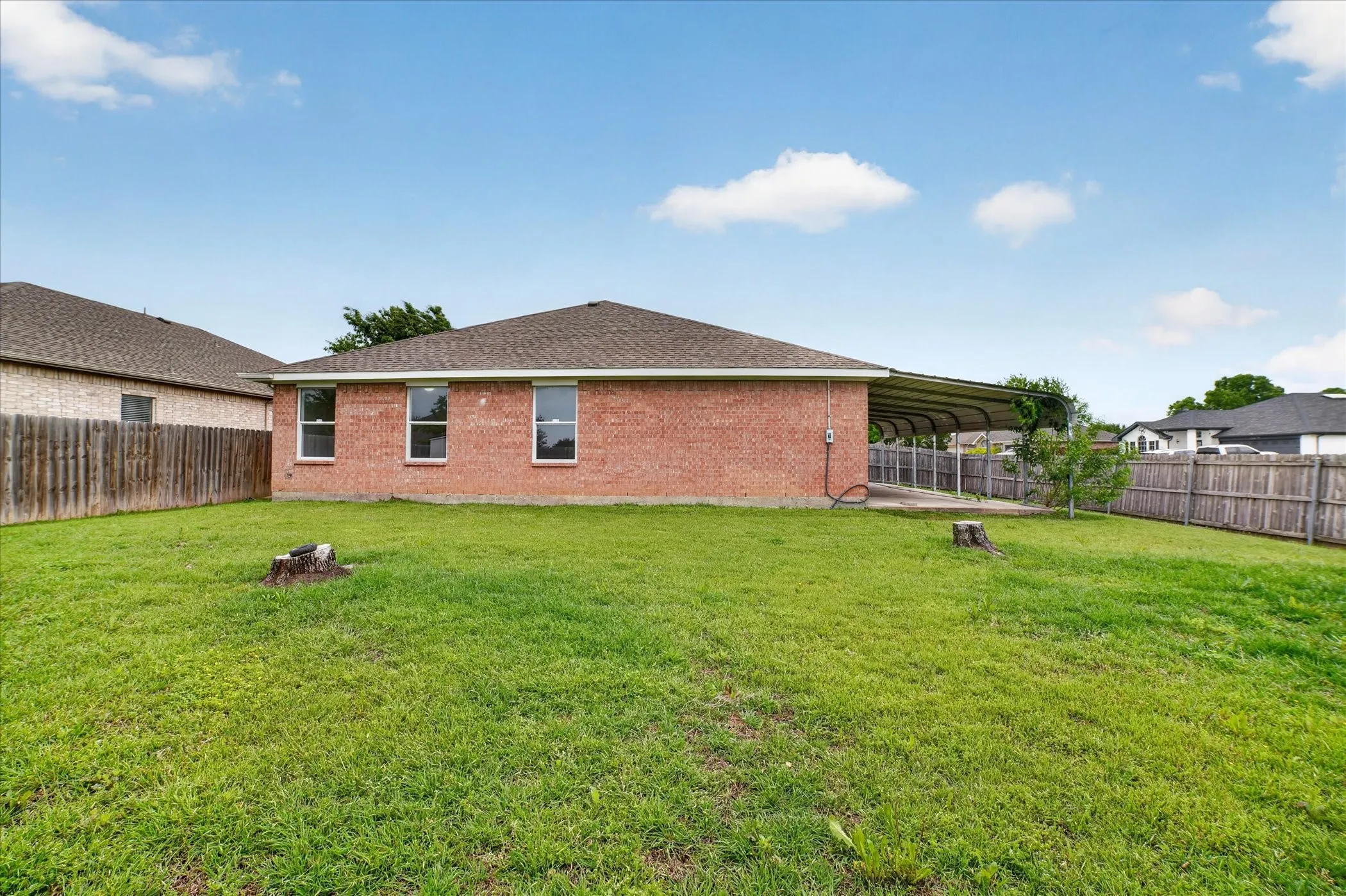 Single Family Residence For Sale in Ellis County , 1201 Rye Glen Drive, Midlothian, Texas 76065, 3 Bedroom, 2 Bathroom, 2 Garage spaces, 1,593 Sqft, built in 2002, Preowned, mls#21238084, Real Estate Agent in Midlothian, Homes For Sale in Ellis county, Homes For Sale in Midlothian, Realtor in Midlothian Texas, Real Estate Brokerage Independent Realty Texas, Luminita Cordes Realtor