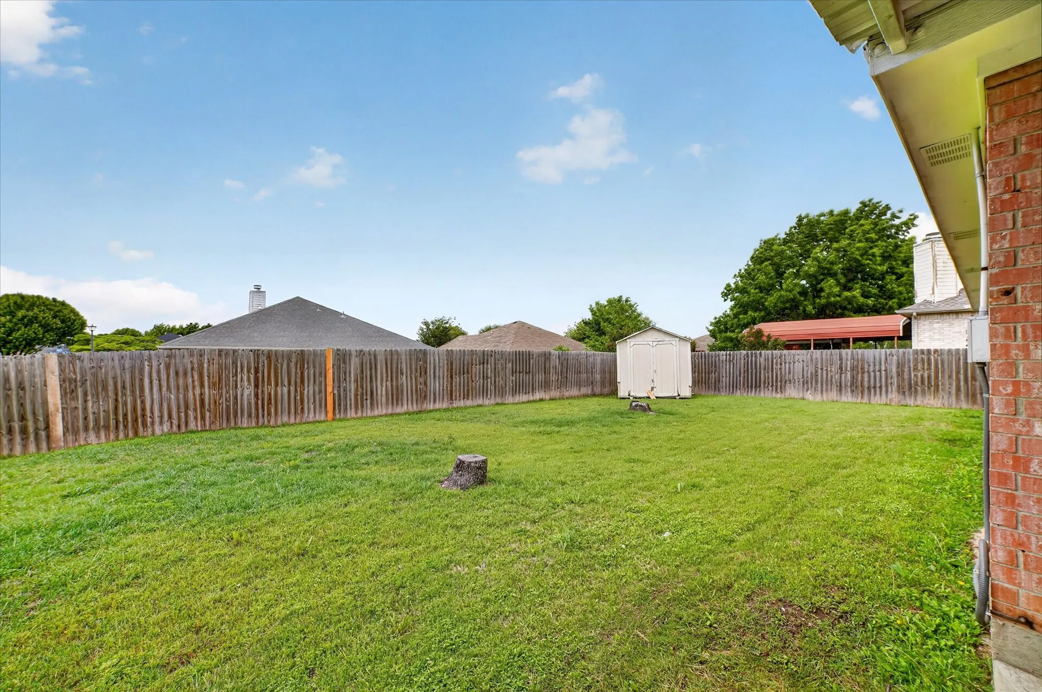 Single Family Residence For Sale in Ellis County , 1201 Rye Glen Drive, Midlothian, Texas 76065, 3 Bedroom, 2 Bathroom, 2 Garage spaces, 1,593 Sqft, built in 2002, Preowned, mls#21238084, Real Estate Agent in Midlothian, Homes For Sale in Ellis county, Homes For Sale in Midlothian, Realtor in Midlothian Texas, Real Estate Brokerage Independent Realty Texas, Luminita Cordes Realtor