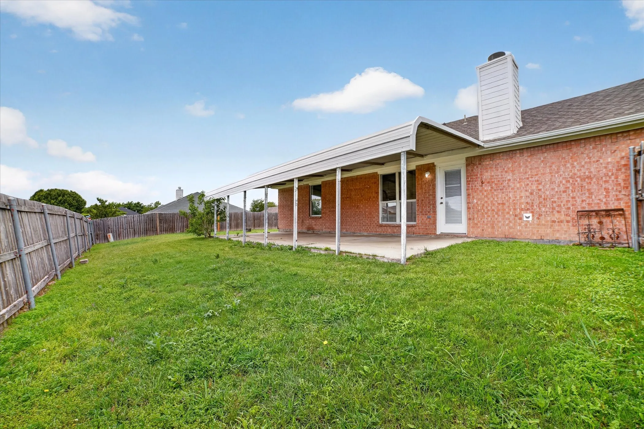 Single Family Residence For Sale in Ellis County , 1201 Rye Glen Drive, Midlothian, Texas 76065, 3 Bedroom, 2 Bathroom, 2 Garage spaces, 1,593 Sqft, built in 2002, Preowned, mls#21238084, Real Estate Agent in Midlothian, Homes For Sale in Ellis county, Homes For Sale in Midlothian, Realtor in Midlothian Texas, Real Estate Brokerage Independent Realty Texas, Luminita Cordes Realtor