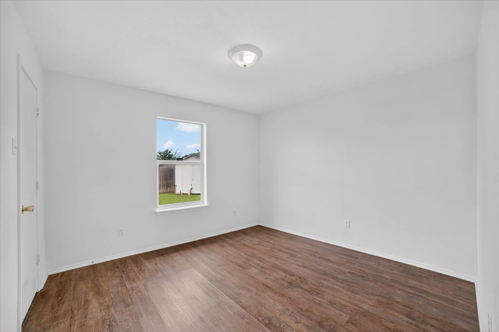 Single Family Residence For Sale in Ellis County , 1201 Rye Glen Drive, Midlothian, Texas 76065, 3 Bedroom, 2 Bathroom, 2 Garage spaces, 1,593 Sqft, built in 2002, Preowned, mls#21238084, Real Estate Agent in Midlothian, Homes For Sale in Ellis county, Homes For Sale in Midlothian, Realtor in Midlothian Texas, Real Estate Brokerage Independent Realty Texas, Luminita Cordes Realtor