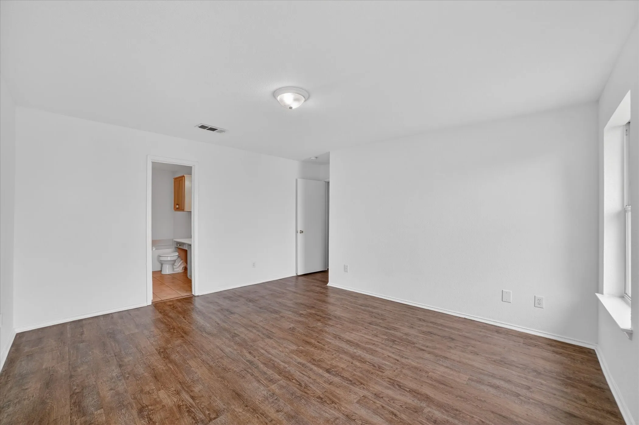 Single Family Residence For Sale in Ellis County , 1201 Rye Glen Drive, Midlothian, Texas 76065, 3 Bedroom, 2 Bathroom, 2 Garage spaces, 1,593 Sqft, built in 2002, Preowned, mls#21238084, Real Estate Agent in Midlothian, Homes For Sale in Ellis county, Homes For Sale in Midlothian, Realtor in Midlothian Texas, Real Estate Brokerage Independent Realty Texas, Luminita Cordes Realtor