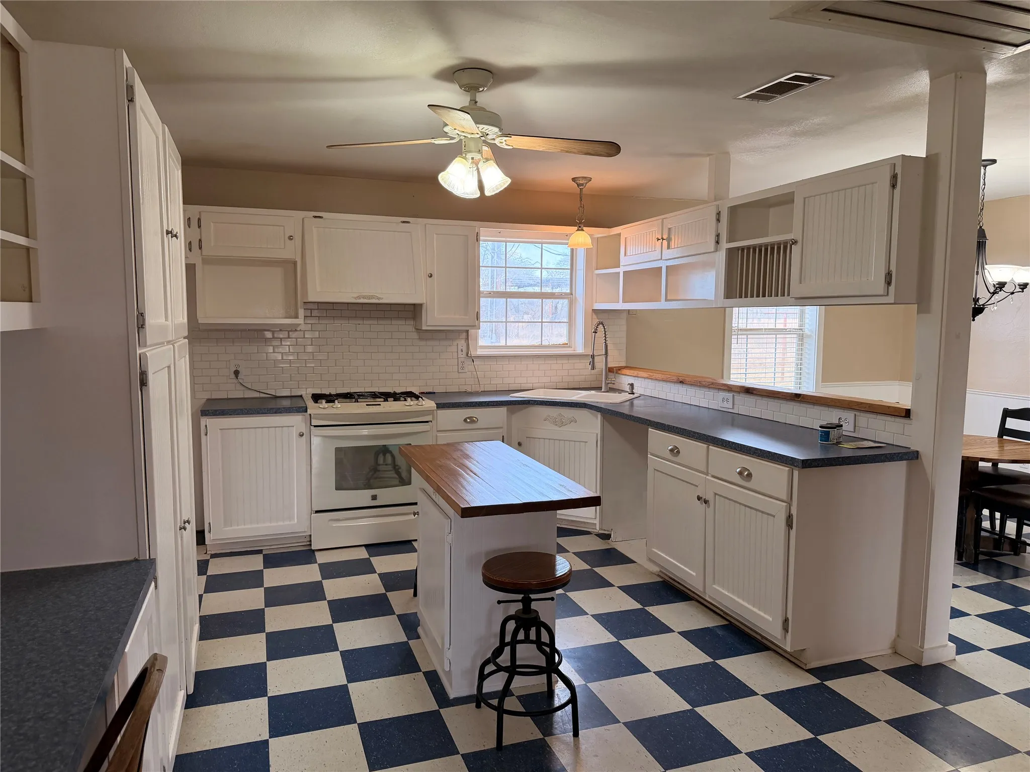 Farm For Sale in Mills County , 520 SH 16 N, Goldthwaite, Texas 76844, 3 Bedroom, 2 Bathroom, Garage spaces, 1,600 Sqft, built in 1997, mls#21238873, Real Estate Agent in Goldthwaite, Homes For Sale in Mills county, Homes For Sale in Goldthwaite, Realtor in Goldthwaite Texas, Real Estate Brokerage Independent Realty Texas, Luminita Cordes Realtor