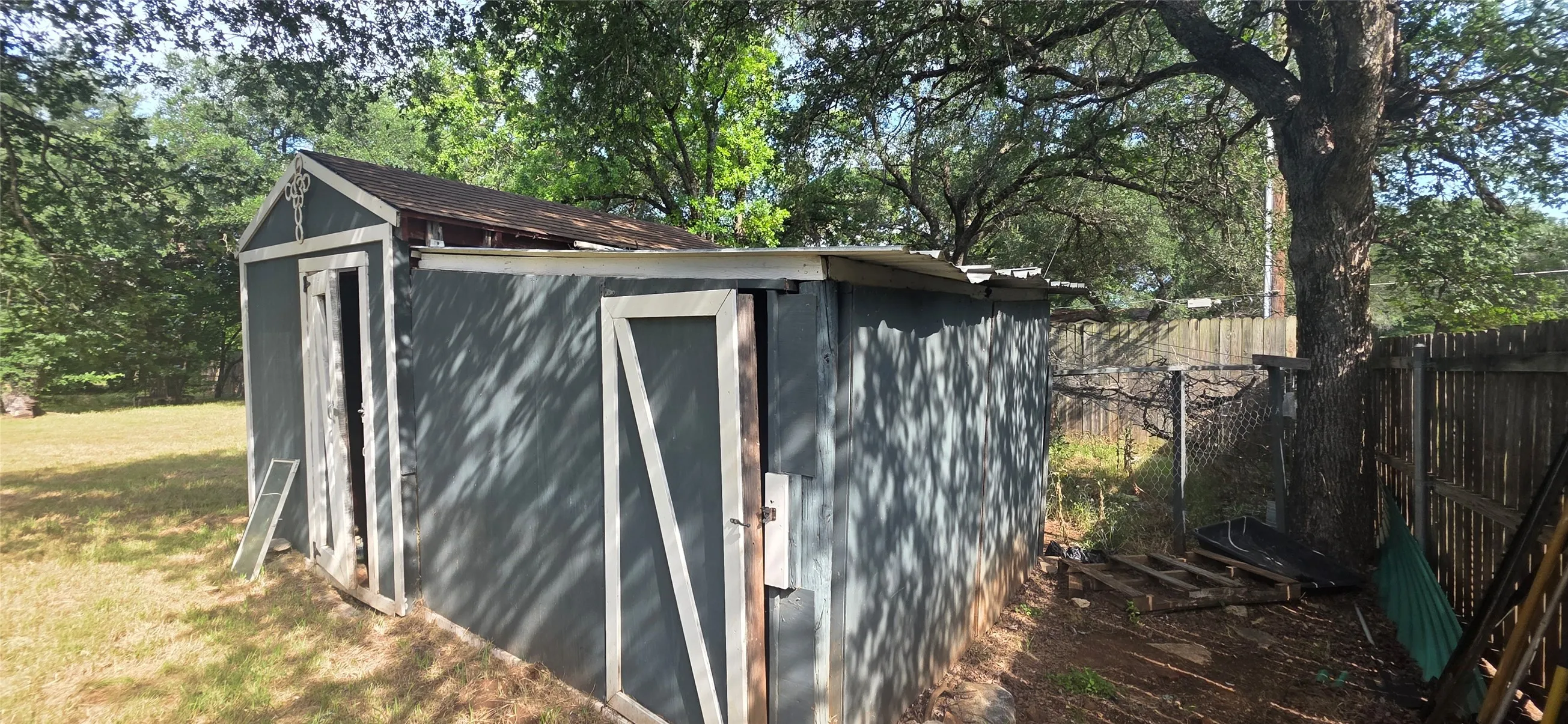 Single Family Residence For Sale in Somervell County , 1065 Abbie Lane, Glen Rose, Texas 76043, 4 Bedroom, 2 Bathroom, Garage spaces, 2,170 Sqft, built in 1978, mls#21238767, Real Estate Agent in Glen Rose, Homes For Sale in Somervell county, Homes For Sale in Glen Rose, Realtor in Glen Rose Texas, Real Estate Brokerage Independent Realty Texas, Luminita Cordes Realtor