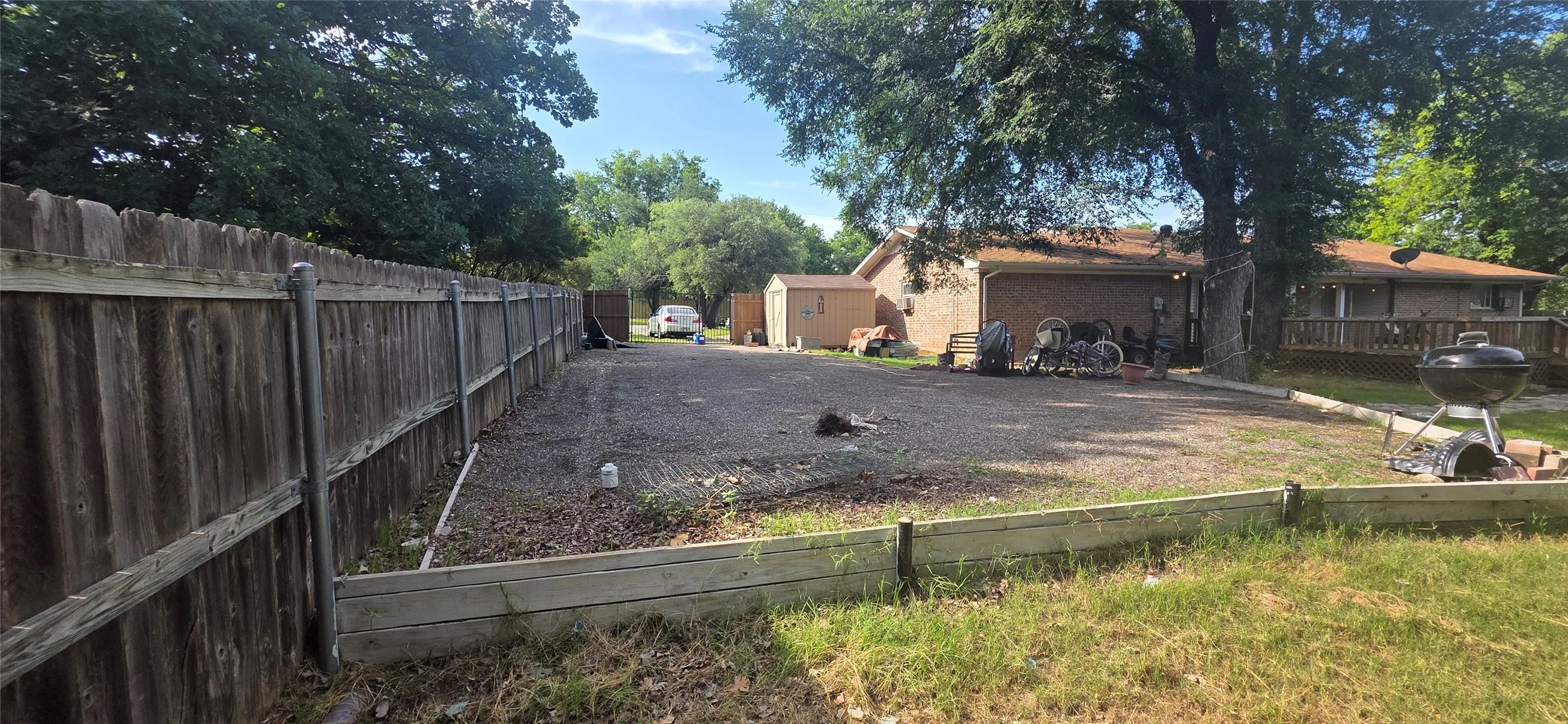 Single Family Residence For Sale in Somervell County , 1065 Abbie Lane, Glen Rose, Texas 76043, 4 Bedroom, 2 Bathroom, Garage spaces, 2,170 Sqft, built in 1978, mls#21238767, Real Estate Agent in Glen Rose, Homes For Sale in Somervell county, Homes For Sale in Glen Rose, Realtor in Glen Rose Texas, Real Estate Brokerage Independent Realty Texas, Luminita Cordes Realtor