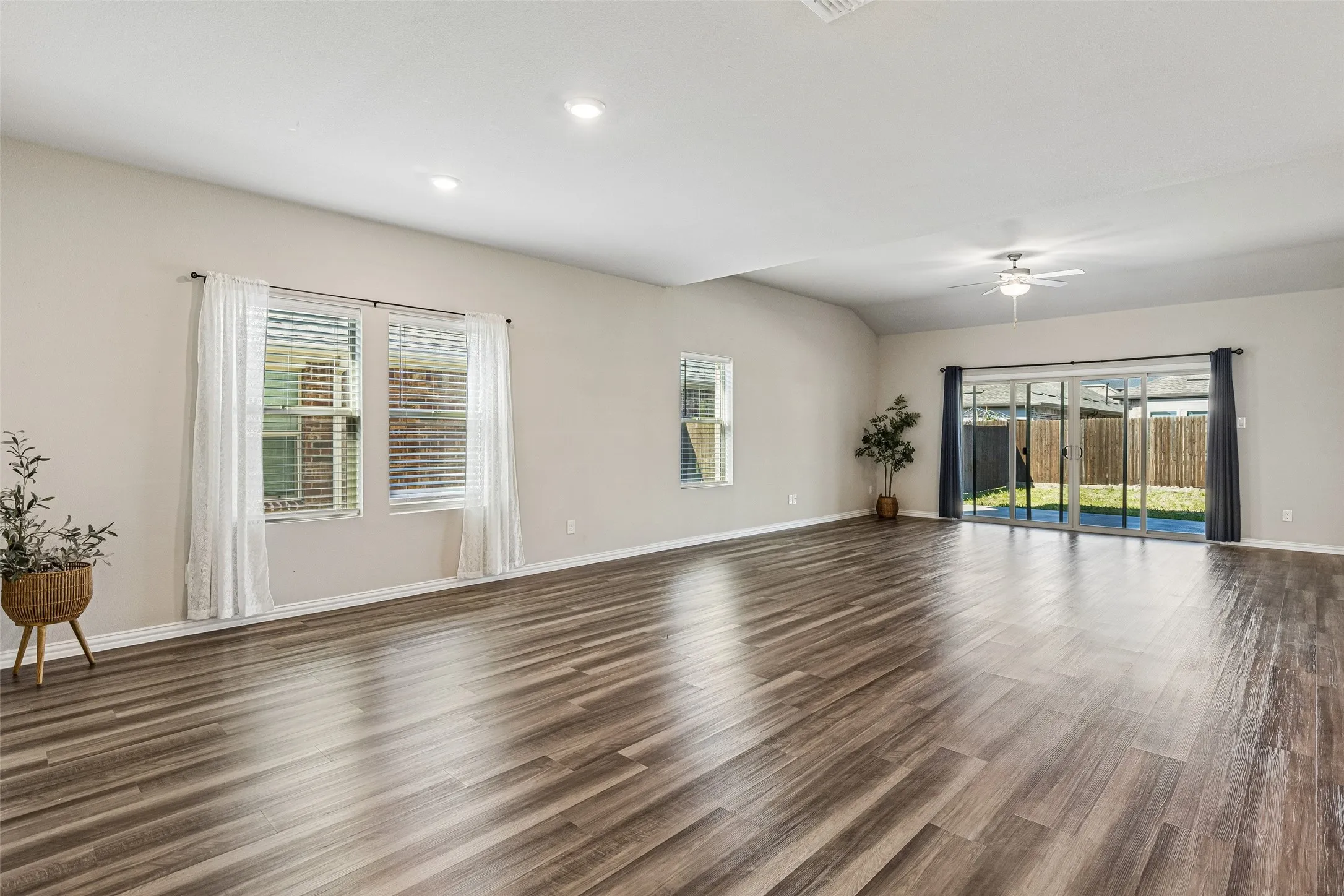 Single Family Residence For Sale in Rockwall County , 436 Ella Lane, Fate, Texas 75087, 4 Bedroom, 4 Bathroom, 2 Garage spaces, 3,077 Sqft, built in 2020, Preowned, Price $399,000, mls#21227492, Real Estate Agent in Fate, Homes For Sale in Rockwall county, Homes For Sale in Fate, Realtor in Fate Texas, Real Estate Brokerage Independent Realty Texas, Luminita Cordes Realtor