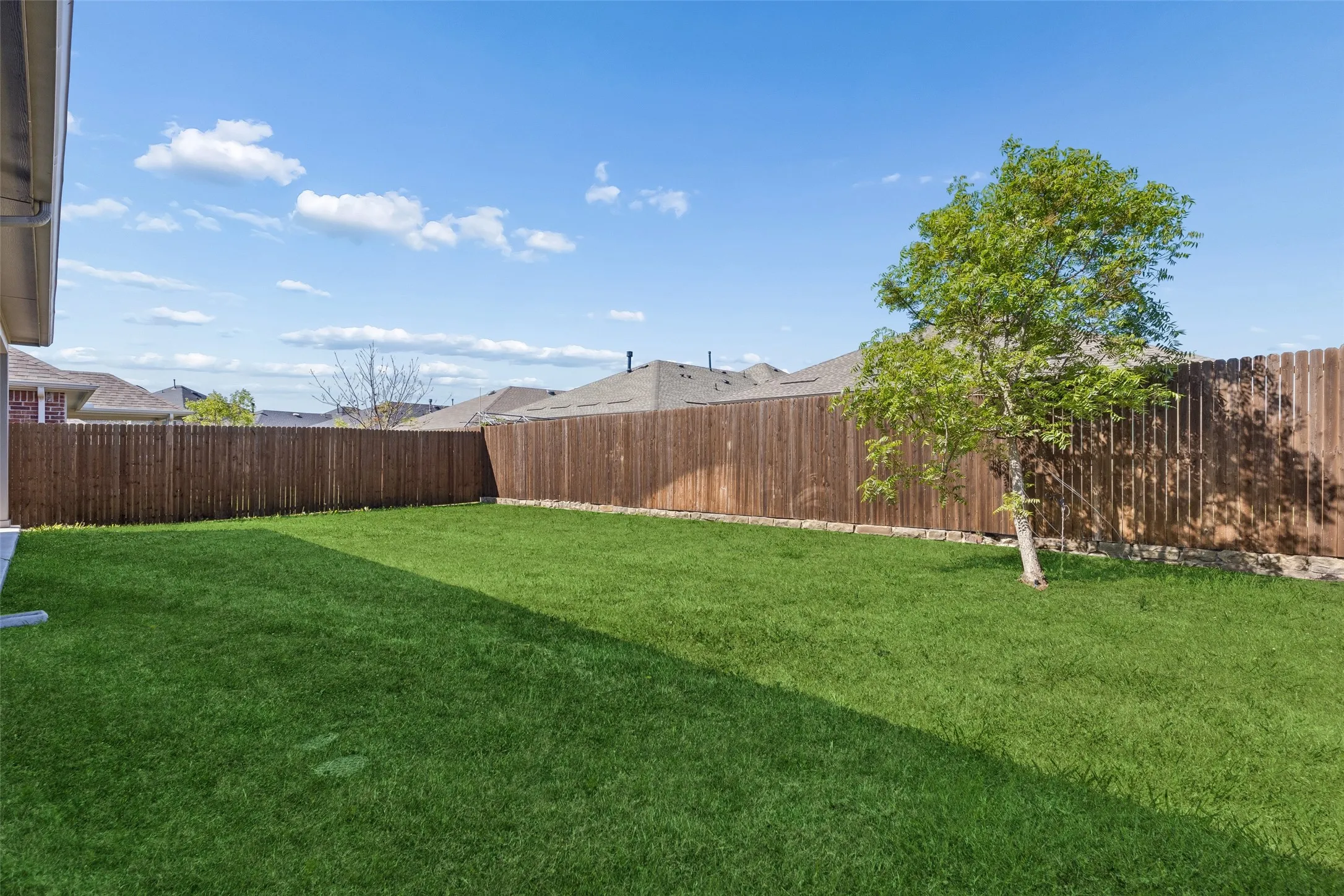 Single Family Residence For Sale in Rockwall County , 436 Ella Lane, Fate, Texas 75087, 4 Bedroom, 4 Bathroom, 2 Garage spaces, 3,077 Sqft, built in 2020, Preowned, Price $399,000, mls#21227492, Real Estate Agent in Fate, Homes For Sale in Rockwall county, Homes For Sale in Fate, Realtor in Fate Texas, Real Estate Brokerage Independent Realty Texas, Luminita Cordes Realtor