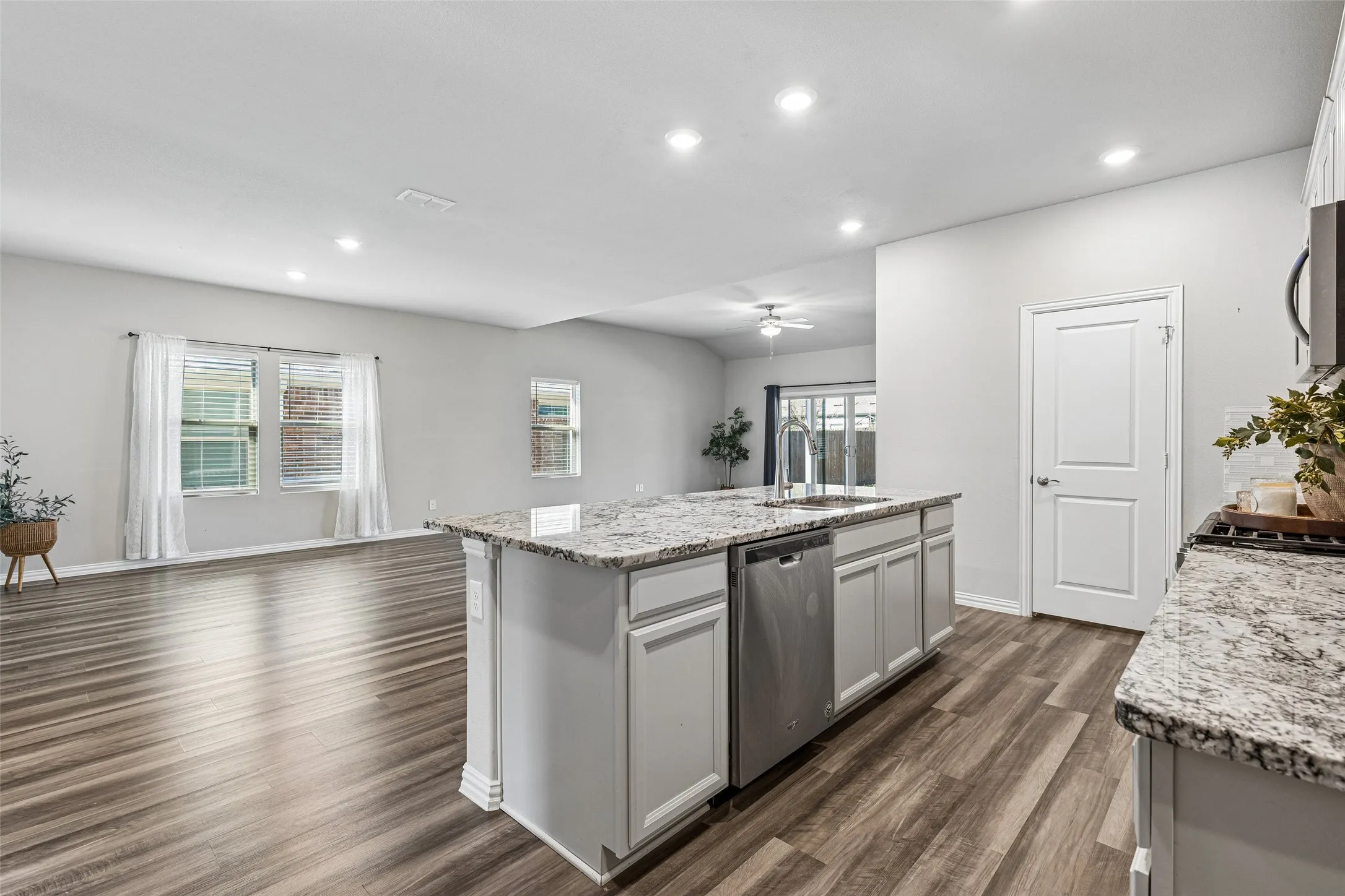 Single Family Residence For Sale in Rockwall County , 436 Ella Lane, Fate, Texas 75087, 4 Bedroom, 4 Bathroom, 2 Garage spaces, 3,077 Sqft, built in 2020, Preowned, Price $399,000, mls#21227492, Real Estate Agent in Fate, Homes For Sale in Rockwall county, Homes For Sale in Fate, Realtor in Fate Texas, Real Estate Brokerage Independent Realty Texas, Luminita Cordes Realtor