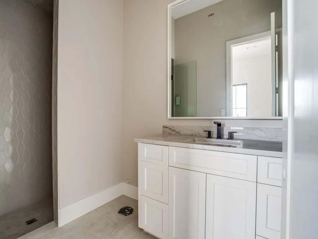 2 Guest bedrooms in the main house are located in their own wing of the home. Each includes an ensuite bath and walk in closet.