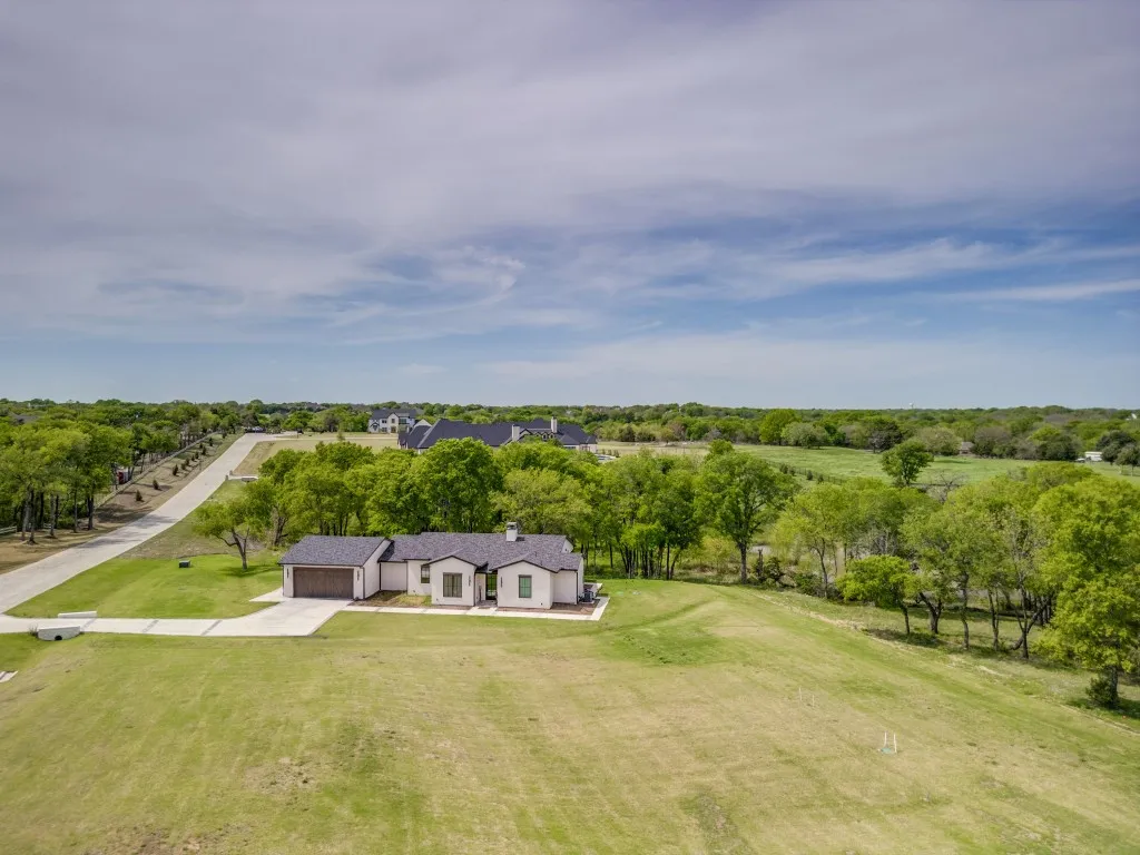 Almost 1500sf guest house is ready for you to live onsite while finishing the main residence.