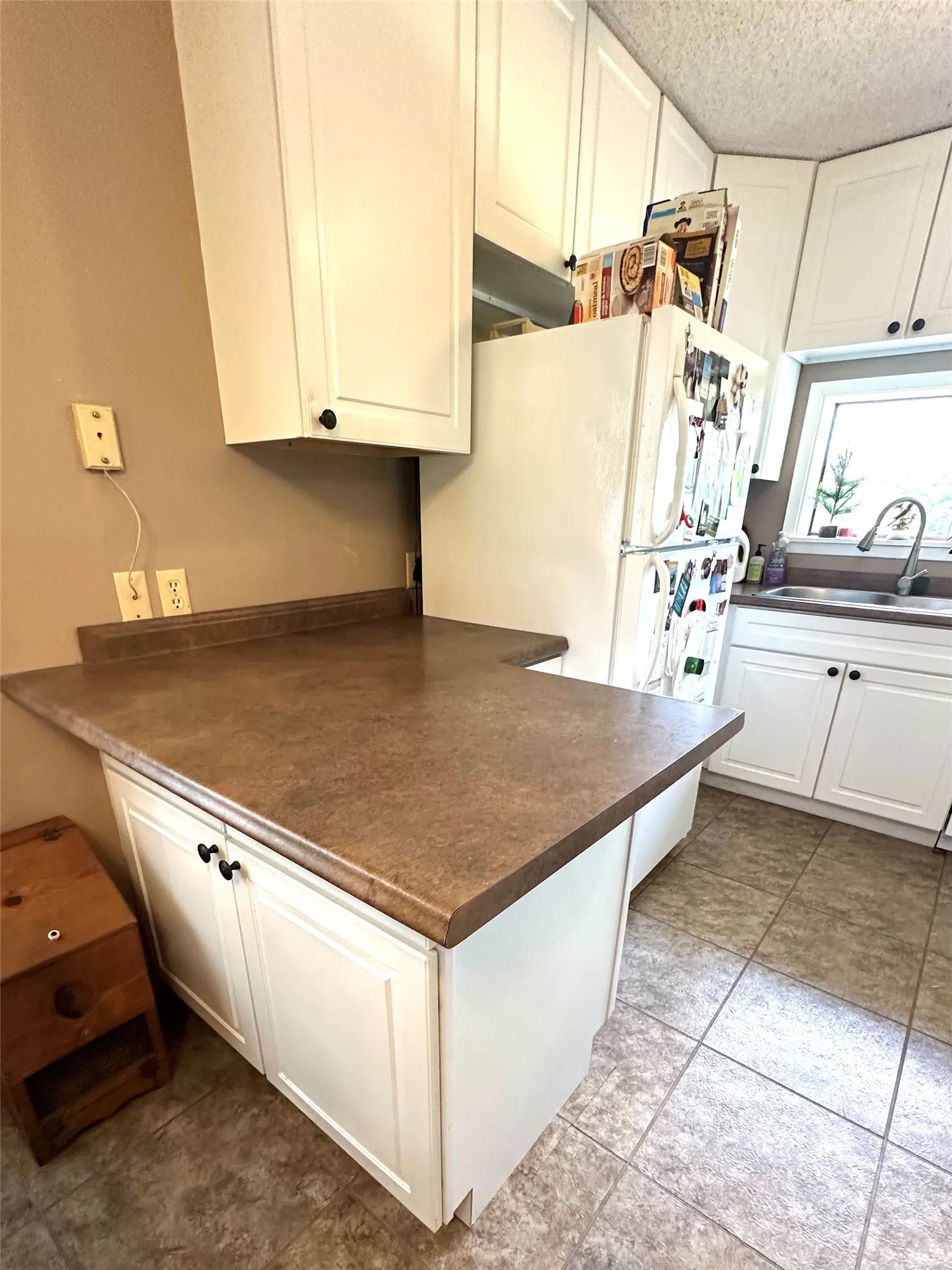 Single Family Residence For Sale in Comanche County , 500 Apache Trail, Comanche, Texas 76442, 3 Bedroom, 3 Bathroom, 2 Garage spaces, 1,896 Sqft, built in 1972, Price $334,900, mls#21239031, Real Estate Agent in Comanche, Homes For Sale in Comanche county, Homes For Sale in Comanche, Realtor in Comanche Texas, Real Estate Brokerage Independent Realty Texas, Luminita Cordes Realtor