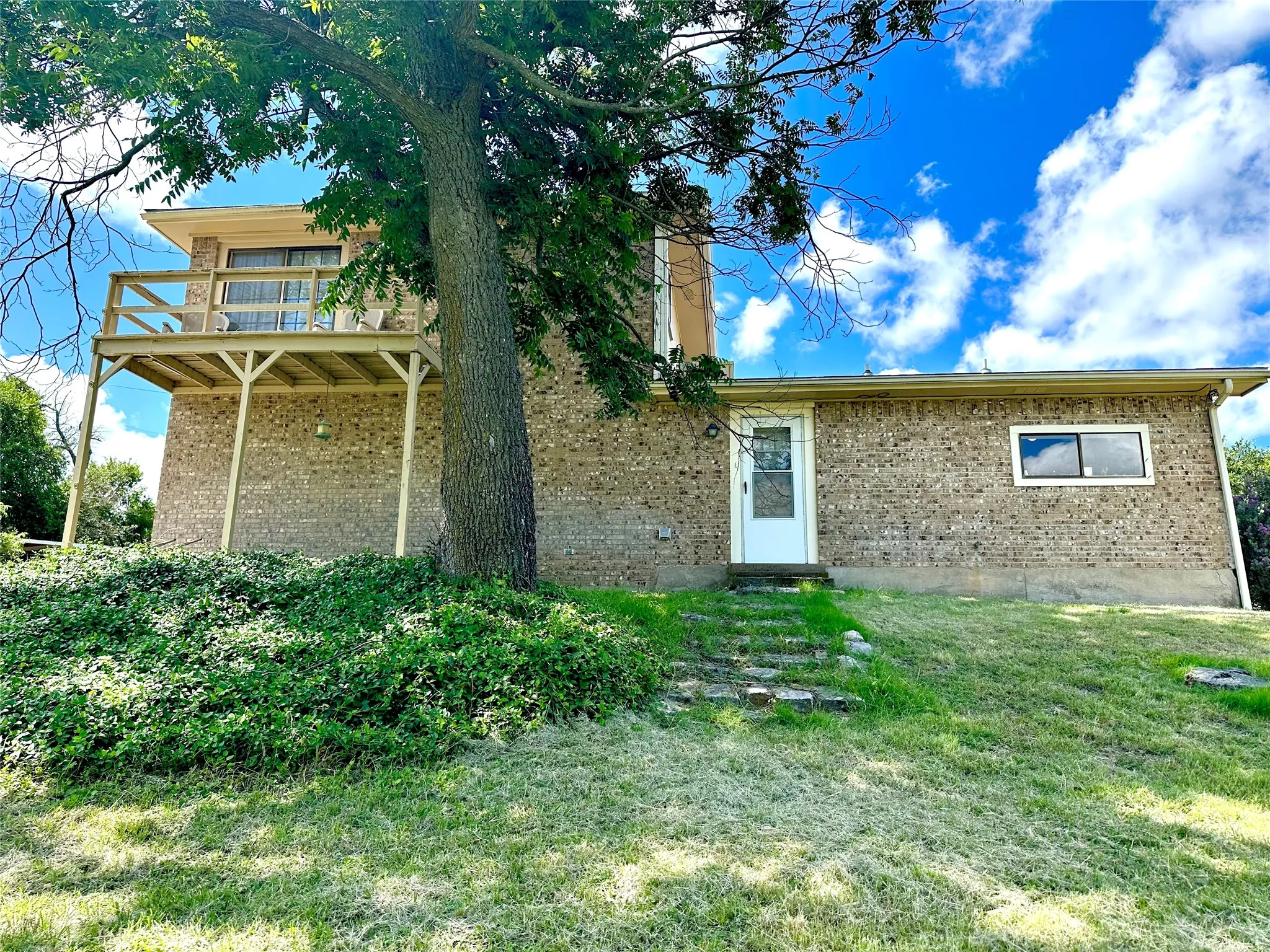 Single Family Residence For Sale in Comanche County , 500 Apache Trail, Comanche, Texas 76442, 3 Bedroom, 3 Bathroom, 2 Garage spaces, 1,896 Sqft, built in 1972, Price $334,900, mls#21239031, Real Estate Agent in Comanche, Homes For Sale in Comanche county, Homes For Sale in Comanche, Realtor in Comanche Texas, Real Estate Brokerage Independent Realty Texas, Luminita Cordes Realtor