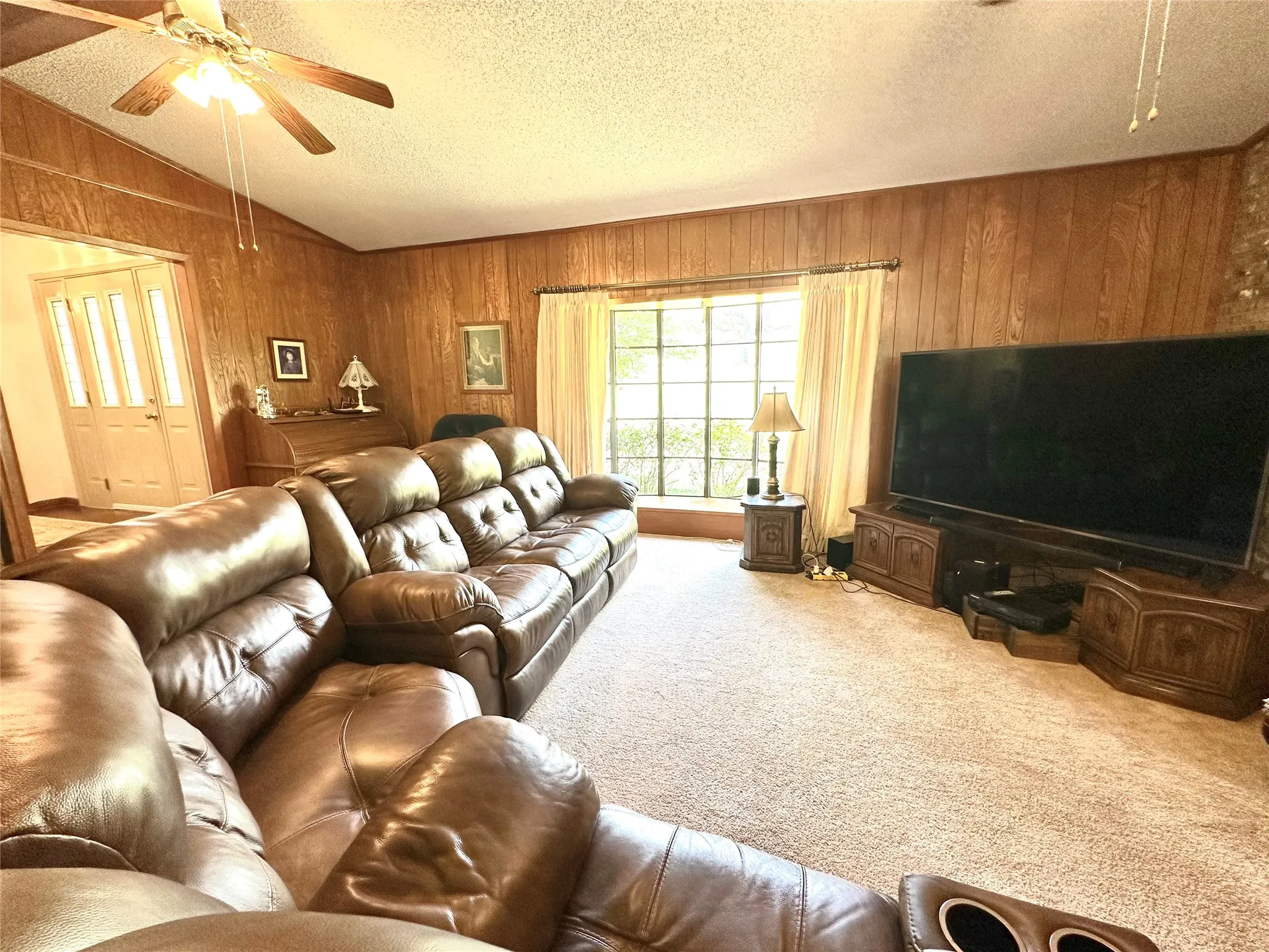 Single Family Residence For Sale in Comanche County , 500 Apache Trail, Comanche, Texas 76442, 3 Bedroom, 3 Bathroom, 2 Garage spaces, 1,896 Sqft, built in 1972, Price $334,900, mls#21239031, Real Estate Agent in Comanche, Homes For Sale in Comanche county, Homes For Sale in Comanche, Realtor in Comanche Texas, Real Estate Brokerage Independent Realty Texas, Luminita Cordes Realtor