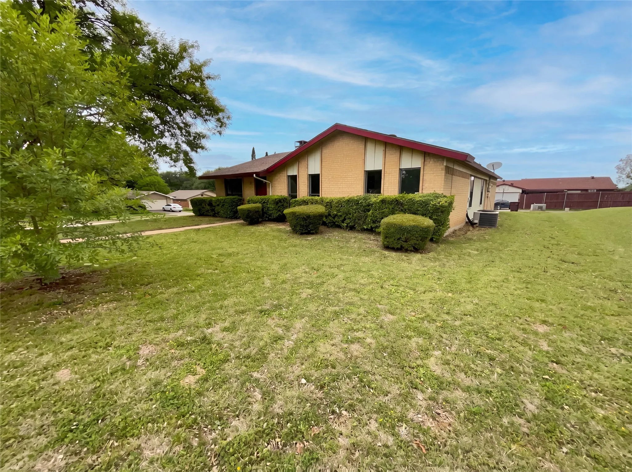 Single Family Residence For Sale in Collin County , 3801 Grecian Court, Plano, Texas 75074, 3 Bedroom, 2 Bathroom, 2 Garage spaces, 1,426 Sqft, built in 1982, Preowned, mls#21239076, Real Estate Agent in Plano, Homes For Sale in Collin county, Homes For Sale in Plano, Realtor in Plano Texas, Real Estate Brokerage Independent Realty Texas, Luminita Cordes Realtor