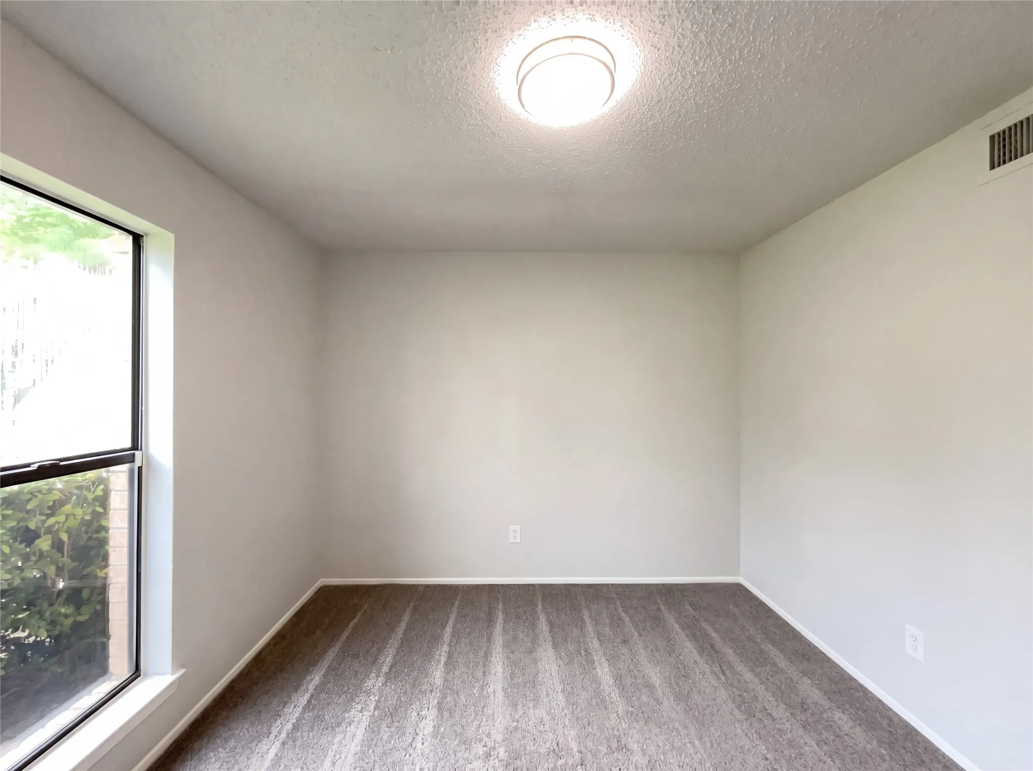 Single Family Residence For Sale in Collin County , 3801 Grecian Court, Plano, Texas 75074, 3 Bedroom, 2 Bathroom, 2 Garage spaces, 1,426 Sqft, built in 1982, Preowned, mls#21239076, Real Estate Agent in Plano, Homes For Sale in Collin county, Homes For Sale in Plano, Realtor in Plano Texas, Real Estate Brokerage Independent Realty Texas, Luminita Cordes Realtor